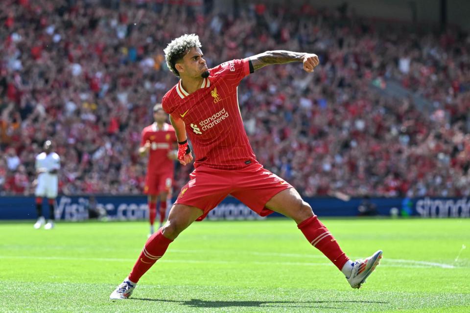 Luis Diaz with Liverpool Teamates