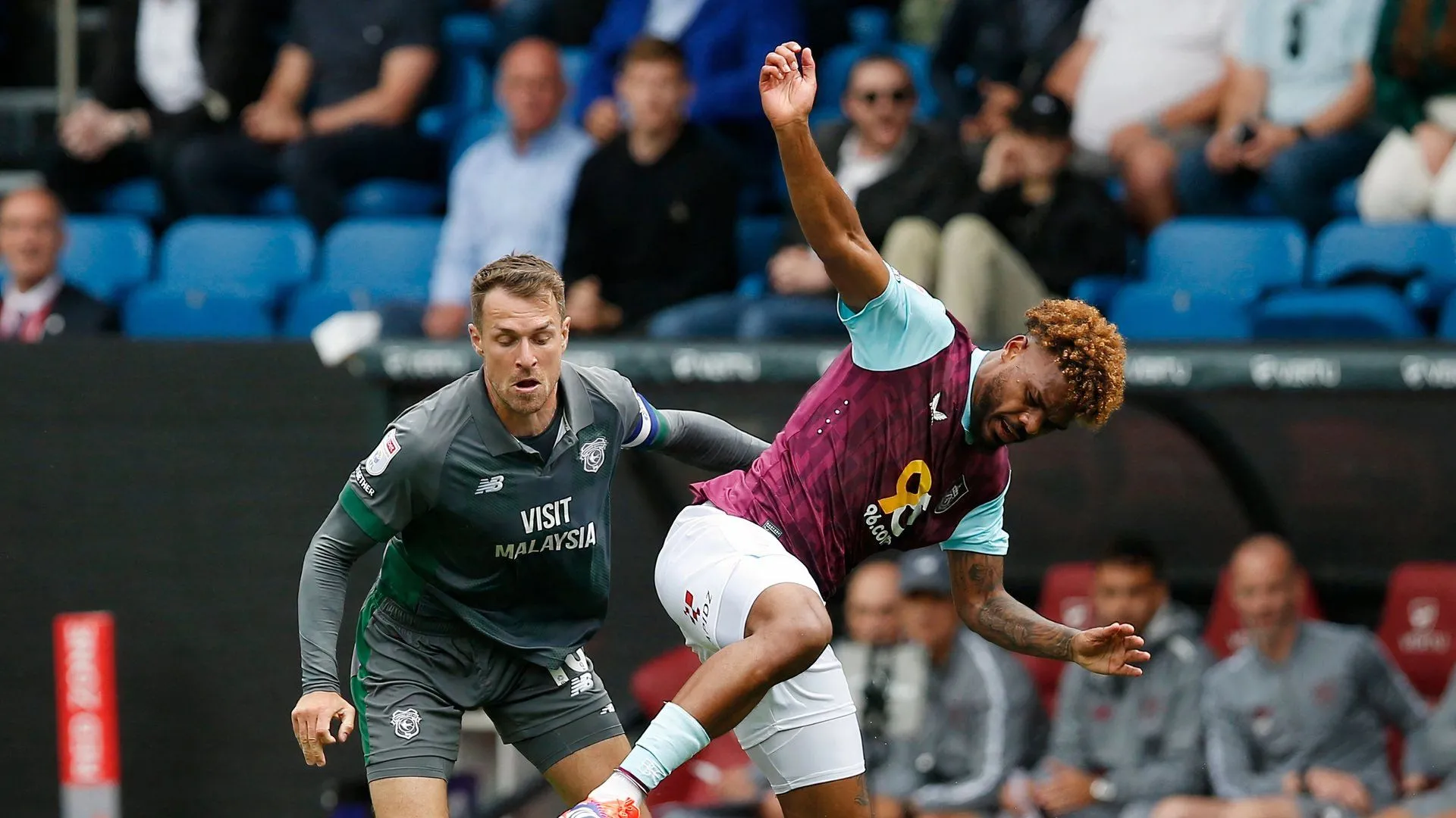 Aaron Ramsey mỉm cười trong buổi ra mắt Cardiff City hè 2023