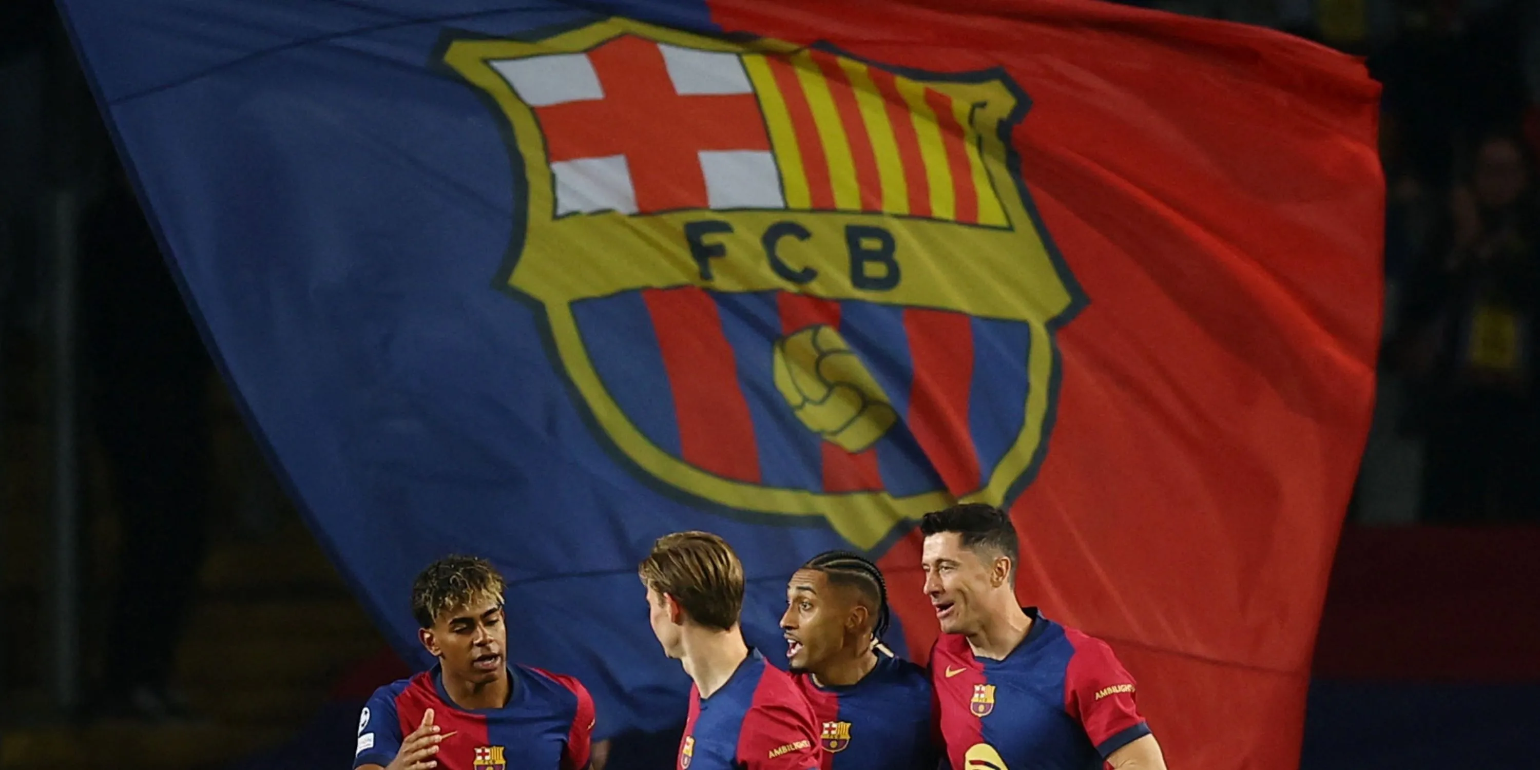 Đội hình Barcelona ăn mừng - Jules Koundé là mục tiêu của Chelsea