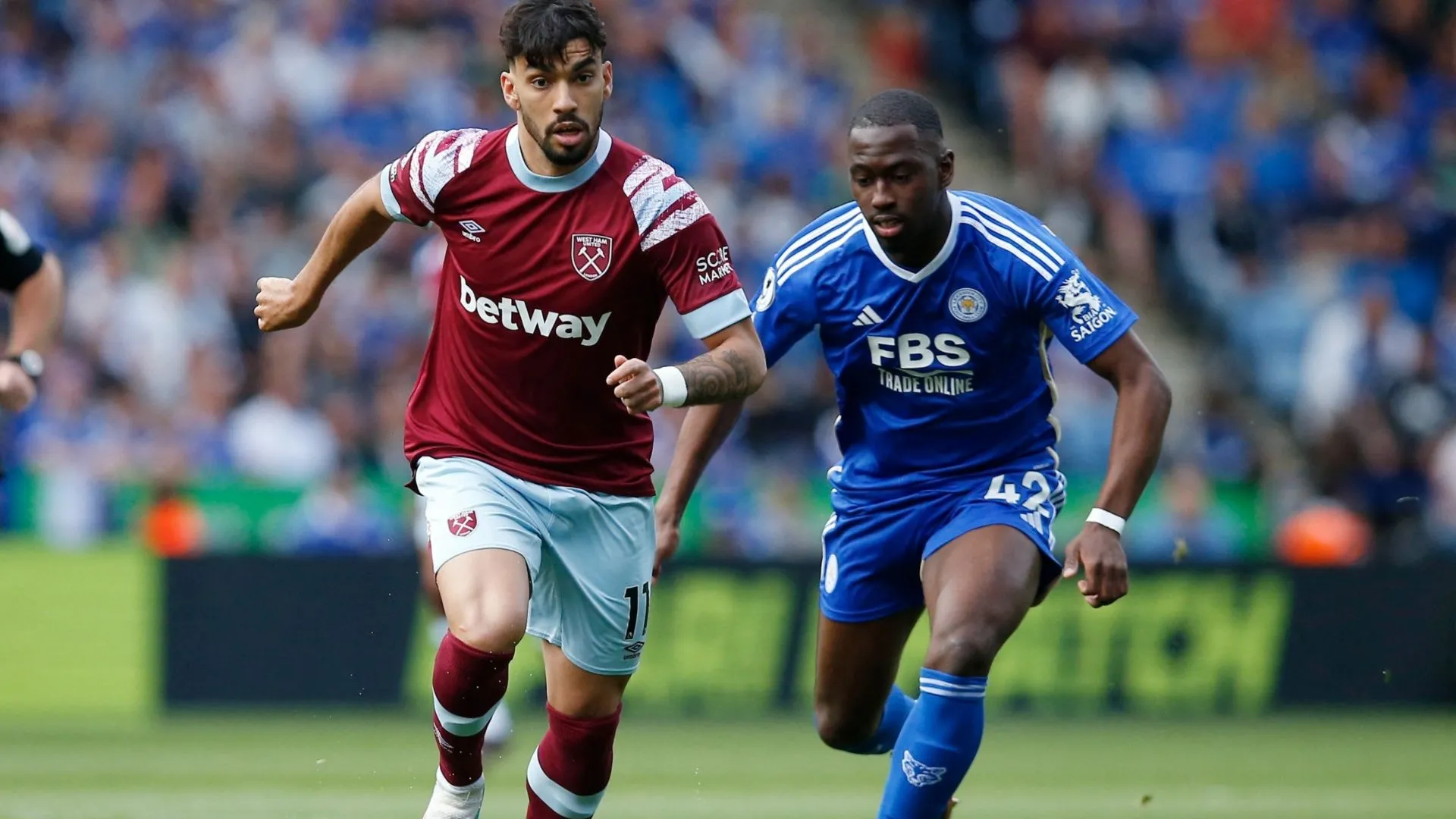 Hình ảnh Boubakary Soumaré trong màu áo Leicester City và Sevilla
