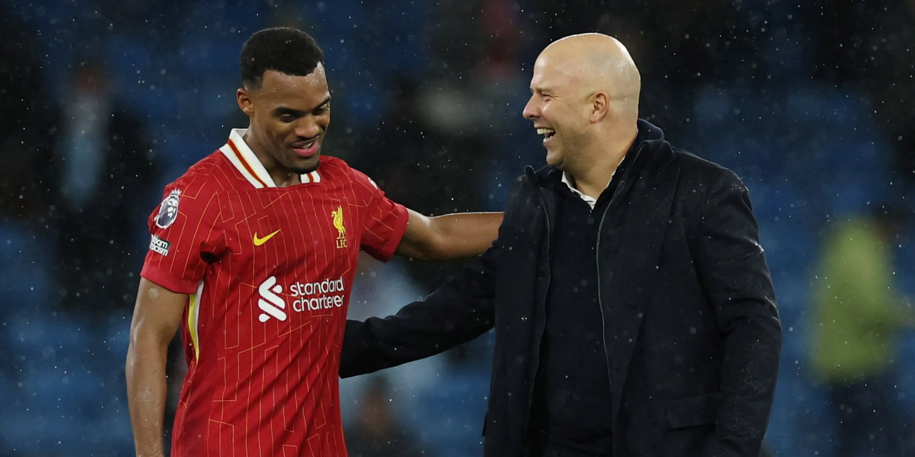 HLV Arne Slot và tiền vệ Ryan Gravenberch của Liverpool