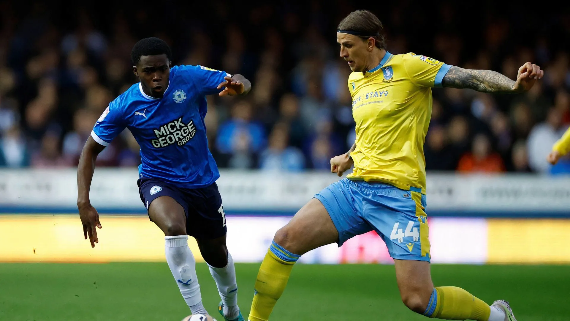 Kwame Poku thi đấu trong màu áo Peterborough United