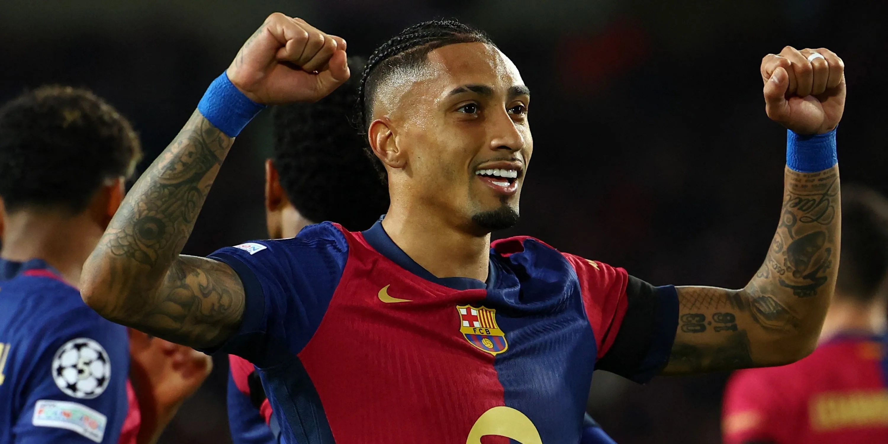 Raphinha ăn mừng bàn thắng trong màu áo Barcelona