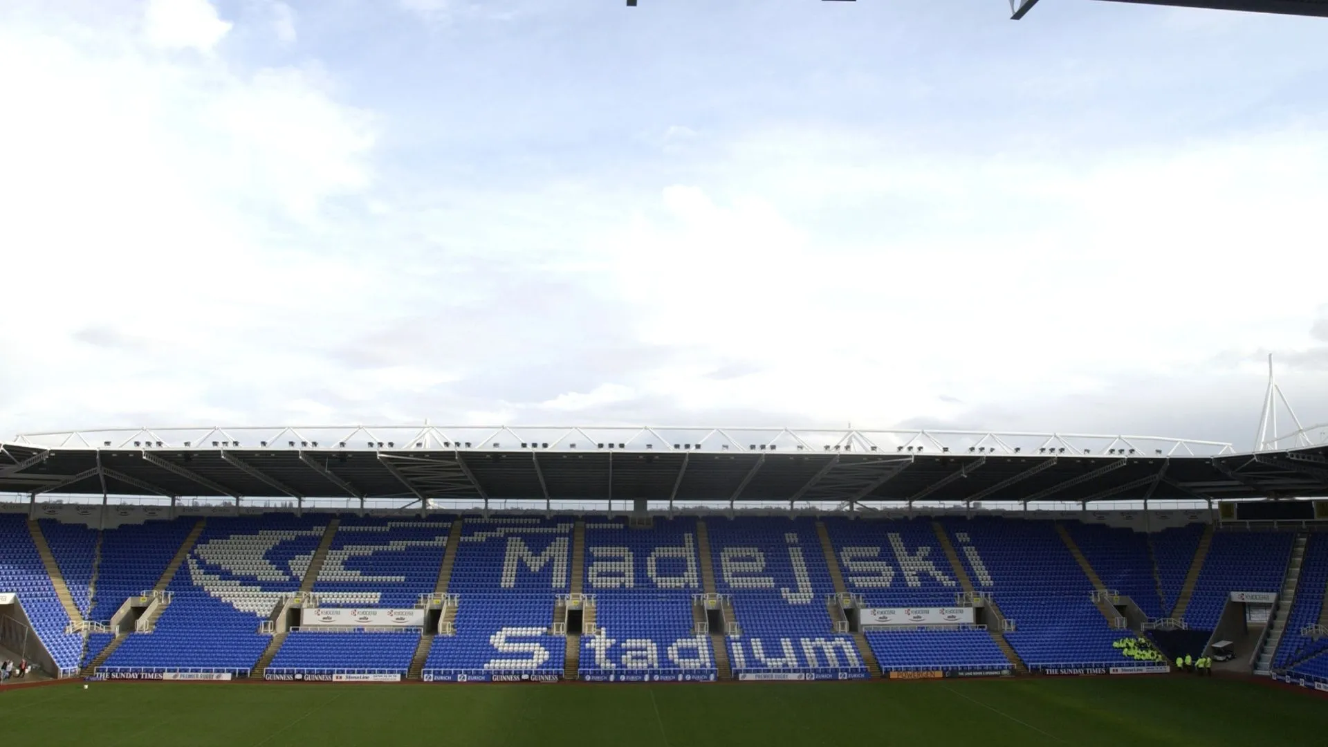 Sân vận động Madejski của Reading FC nơi diễn ra các trận đấu sân nhà