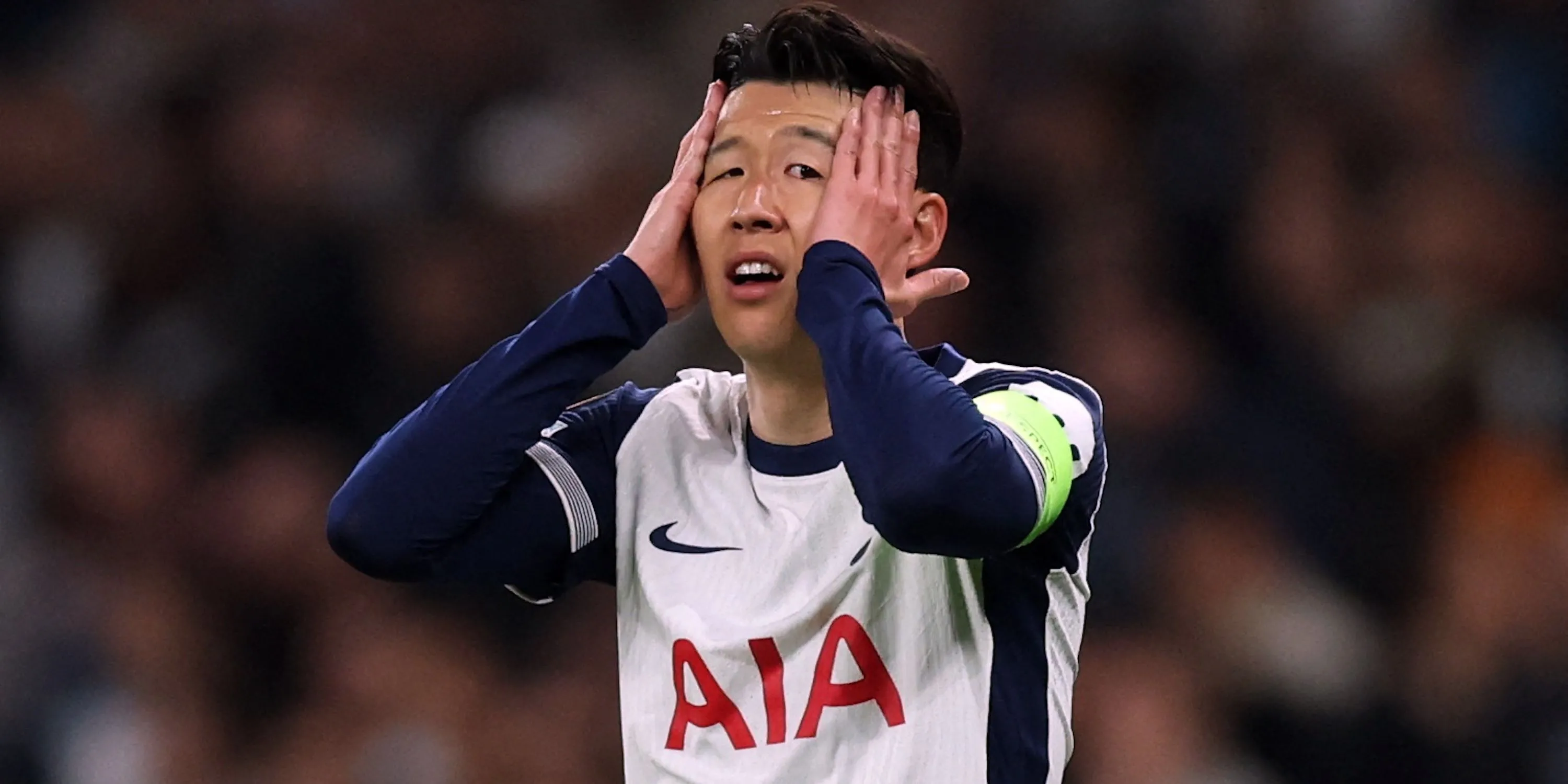 Son Heung-min tỏ ra thất vọng trong màu áo Tottenham Hotspur
