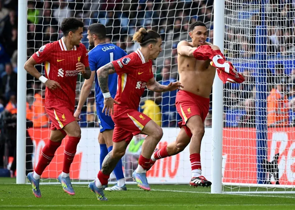 Trent Alexander-Arnold trong màu áo Liverpool đối mặt tương lai bất định trước sự quan tâm từ Real Madrid