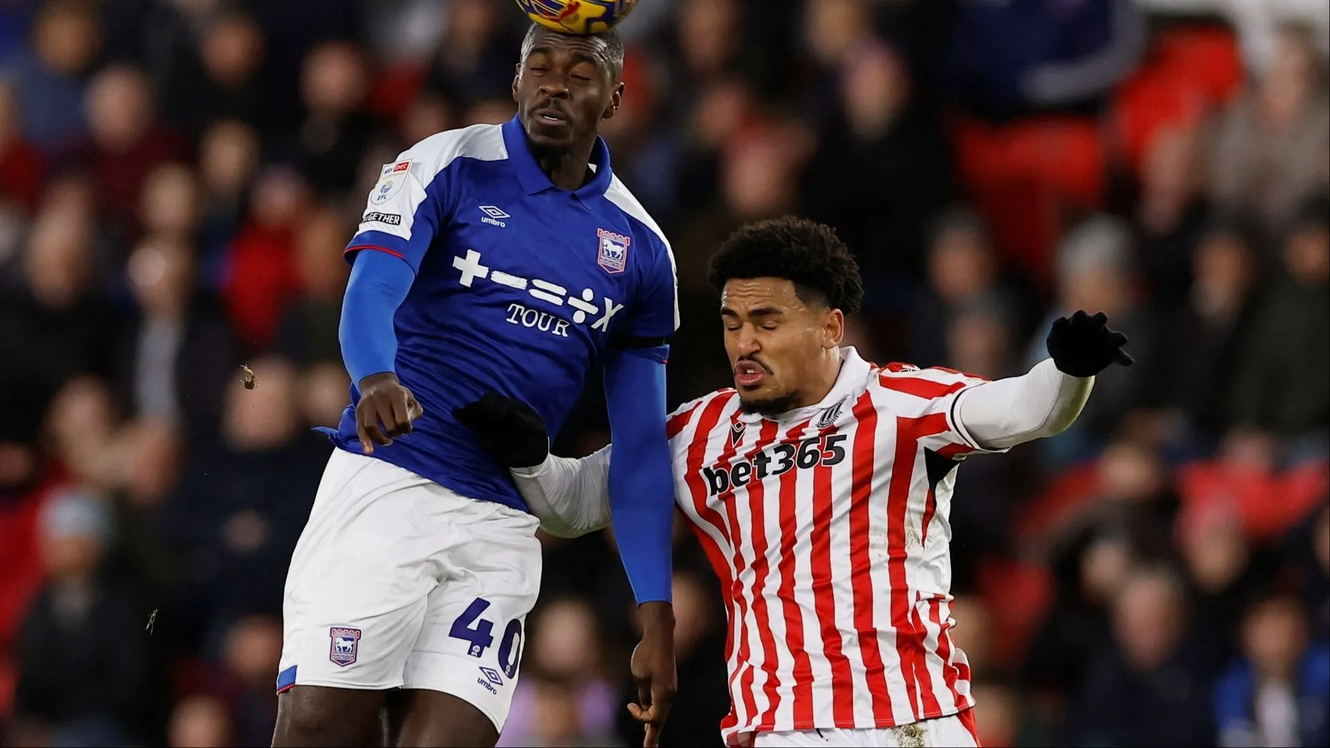 Các cầu thủ Ipswich Town ăn mừng bàn thắng, đội bóng đang chuẩn bị cho mùa giải mới