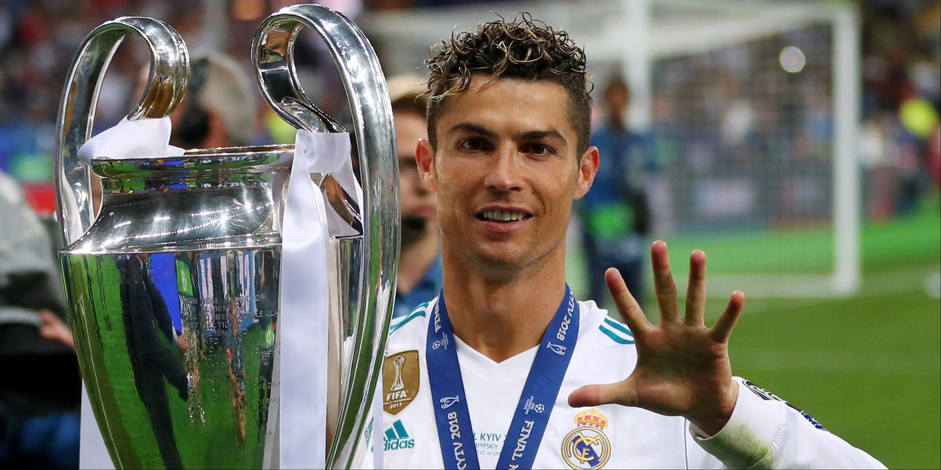 Chân sút vĩ đại nhất Cristiano Ronaldo ăn mừng danh hiệu Champions League cùng Real Madrid