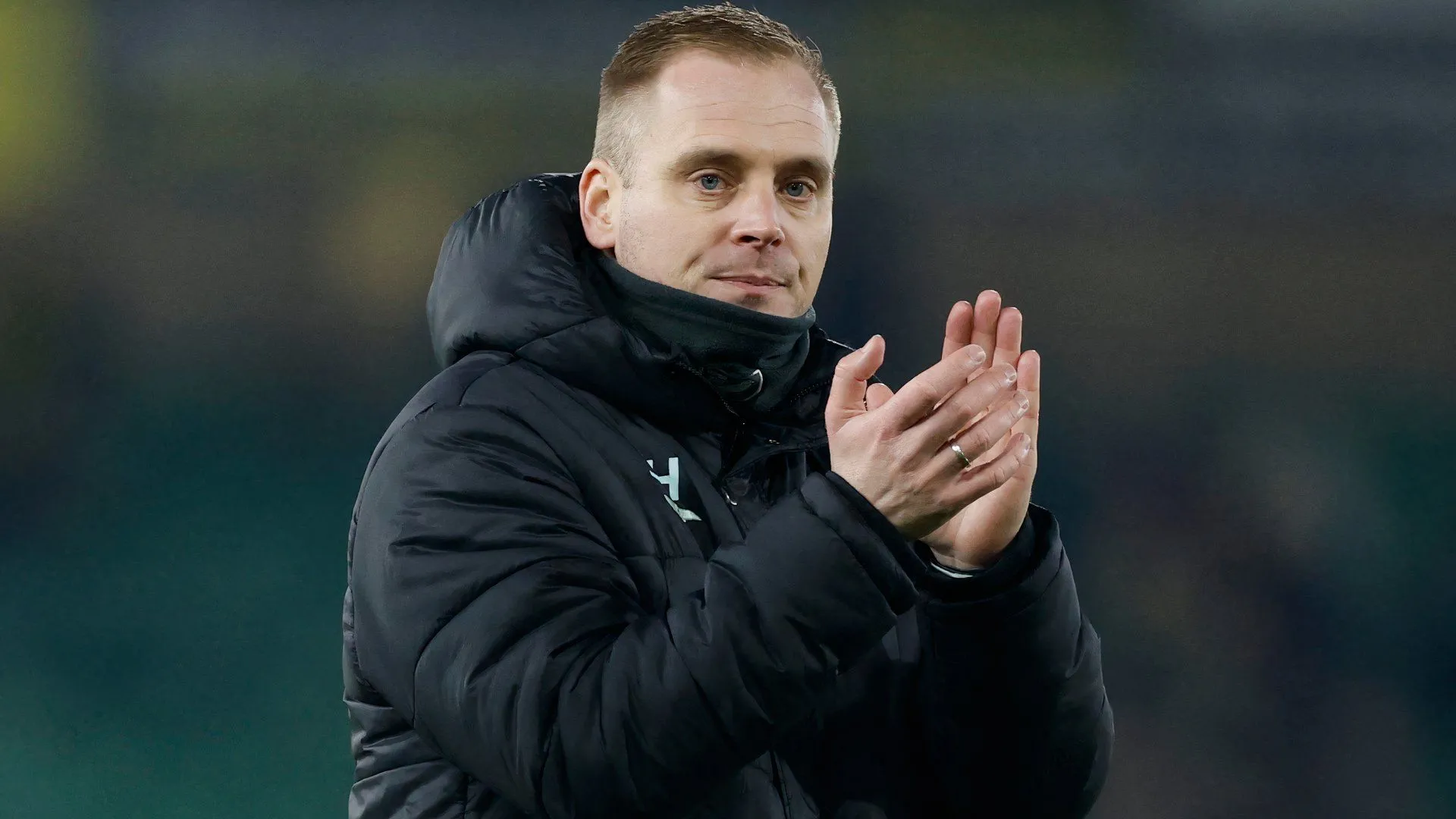 HLV Johannes Hoff Thorup chỉ đạo trên sân khi còn dẫn dắt Norwich City