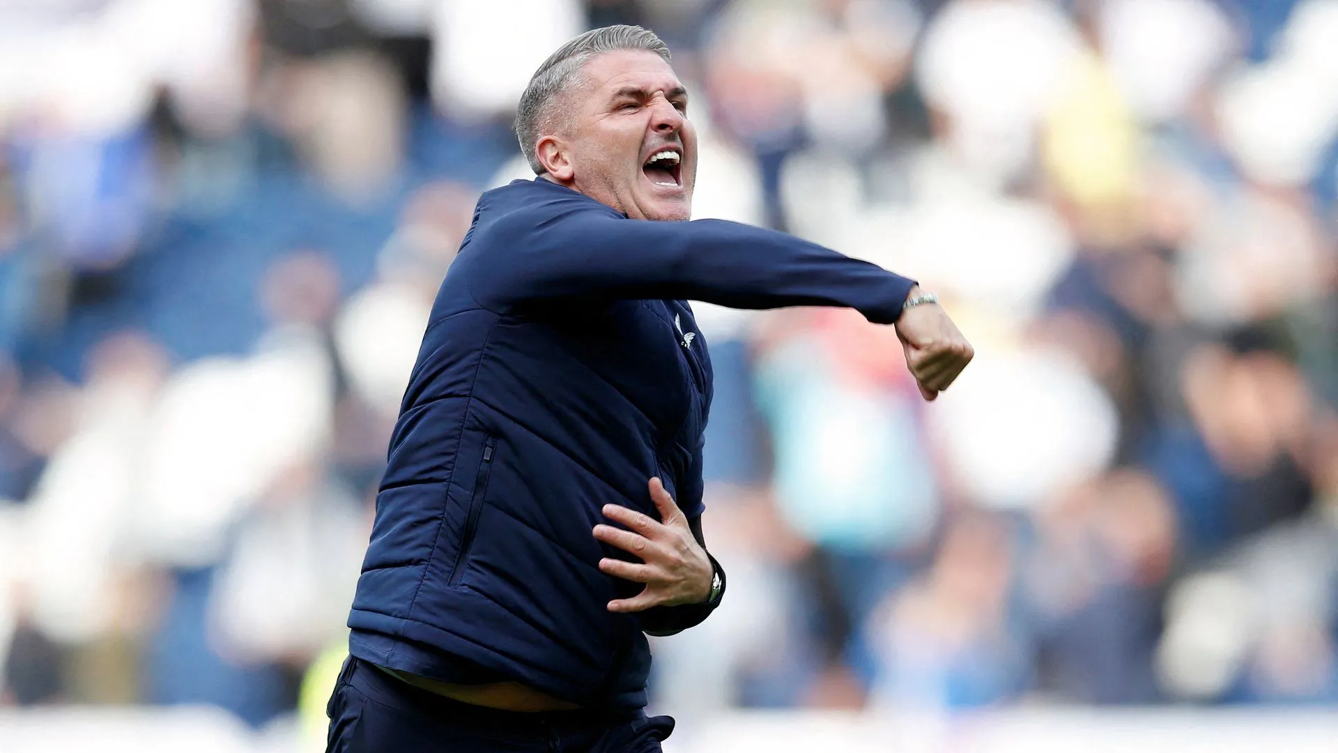 HLV Ryan Lowe của Wigan Athletic