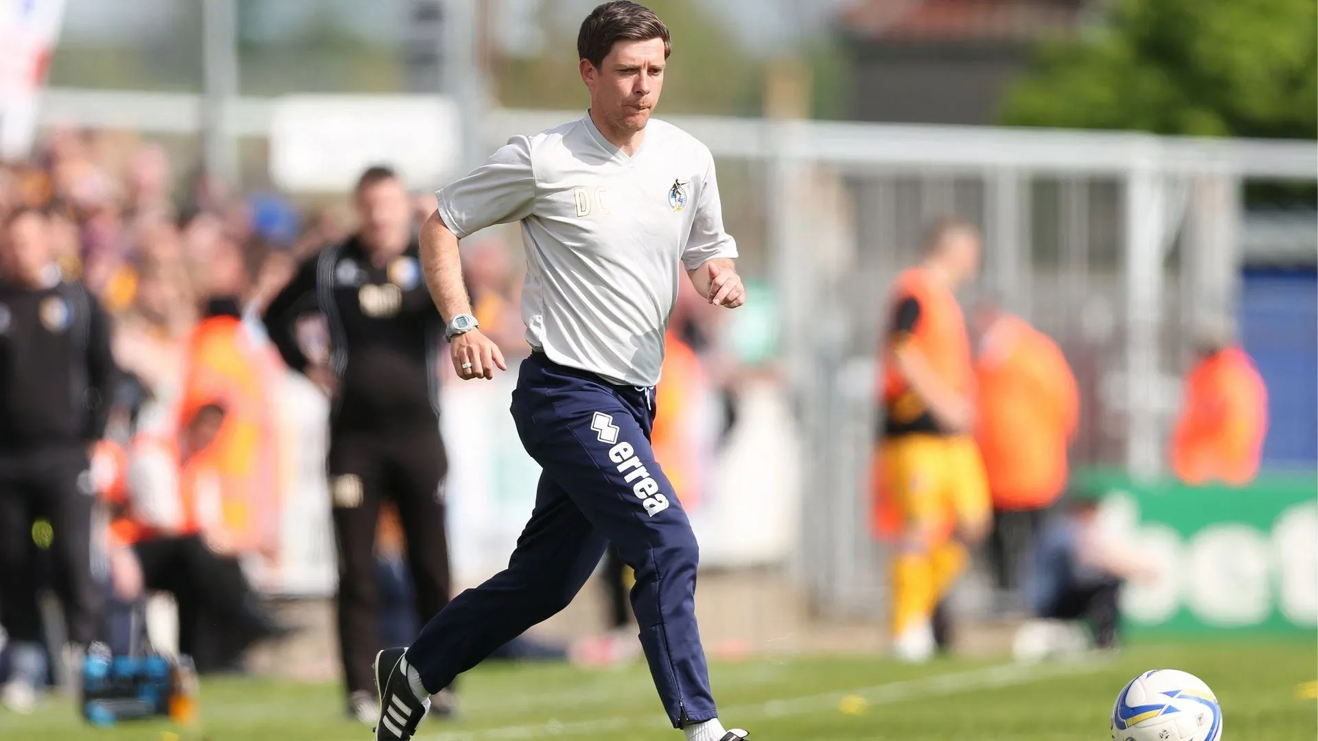 Huấn luyện viên Darrell Clarke phát biểu trong buổi phỏng vấn khi trở lại dẫn dắt Bristol Rovers