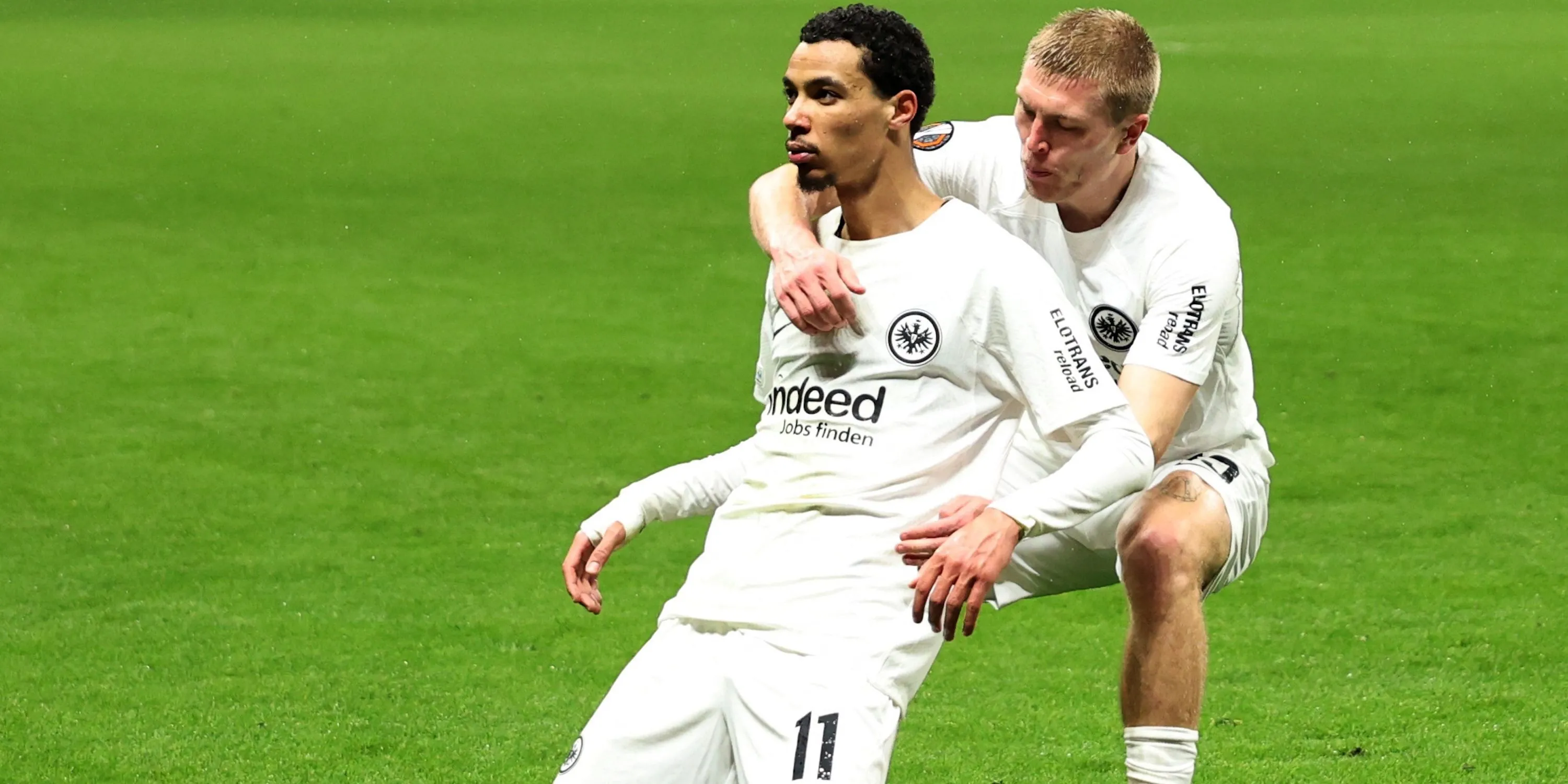 Hugo Ekitiké ăn mừng bàn thắng cùng Eintracht Frankfurt