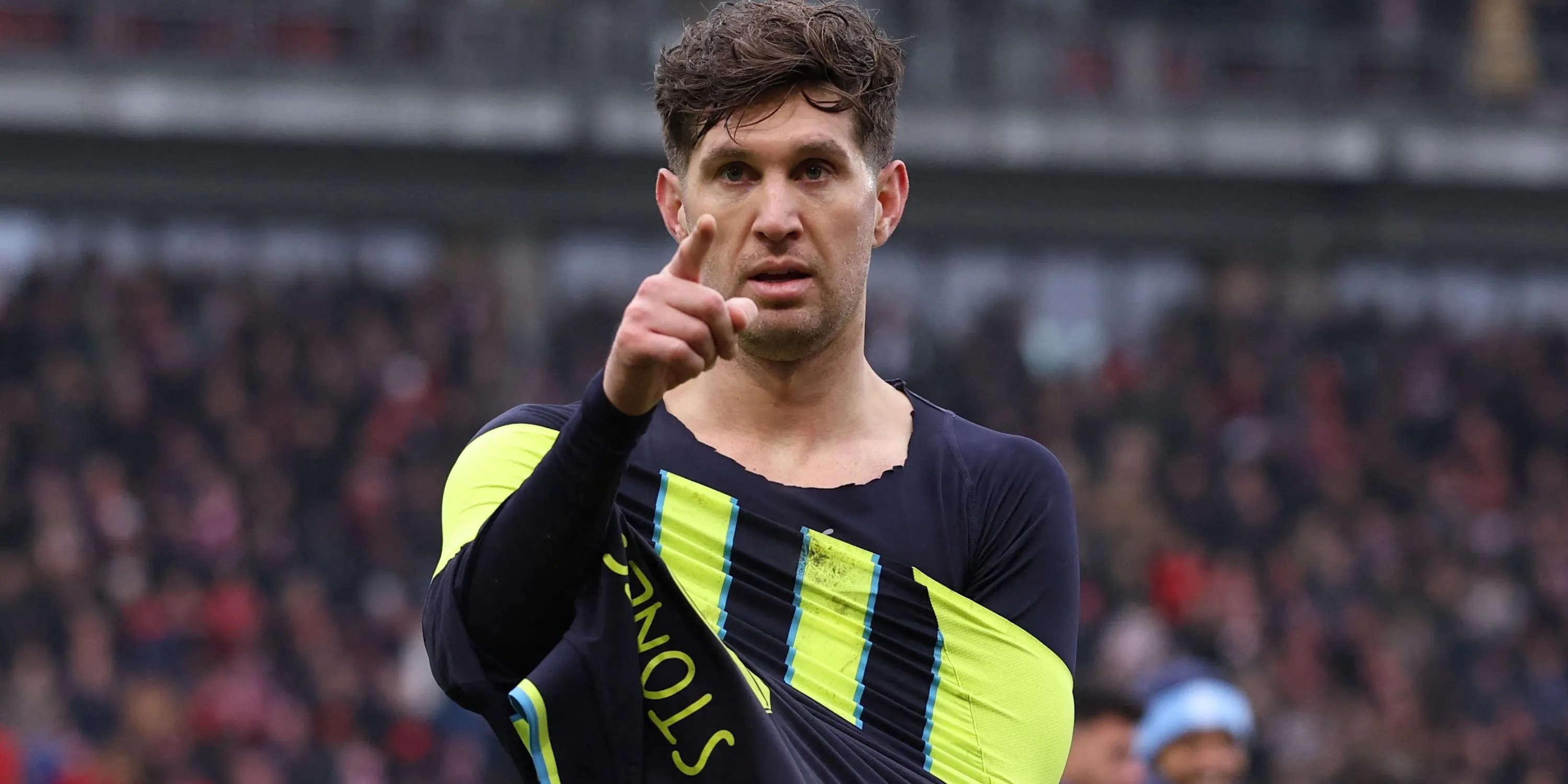 John Stones của Manchester City lộ vẻ thất vọng sau trận đấu, thể hiện mối lo ngại về chấn thương