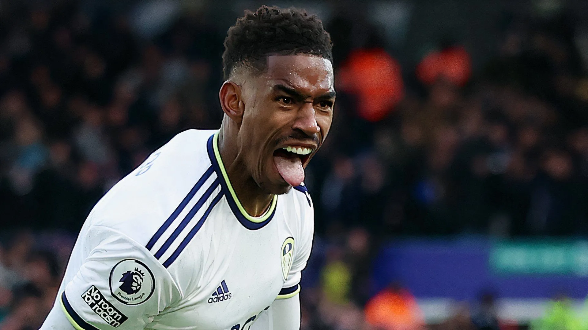 Junior Firpo, hậu vệ trái của Leeds United trong một trận đấu