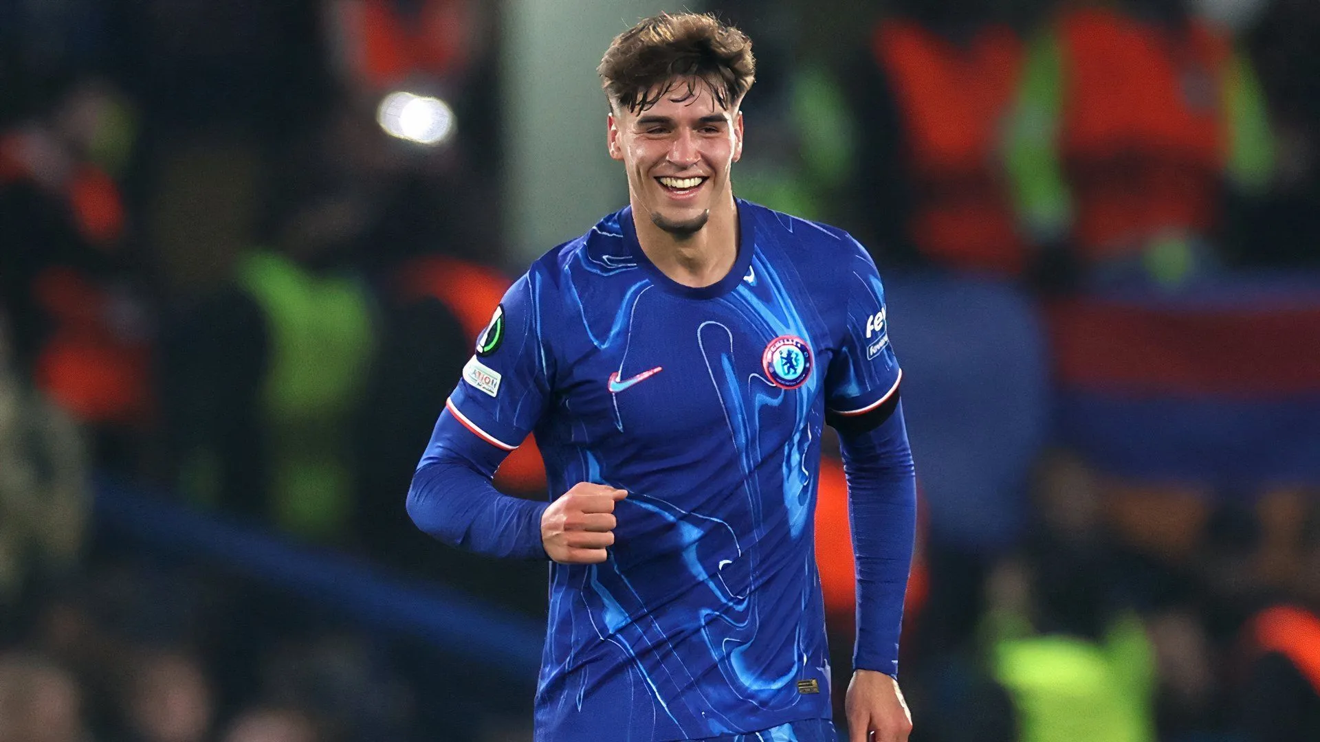 Marc Guiu (ước tính) thi đấu trong màu áo Chelsea
