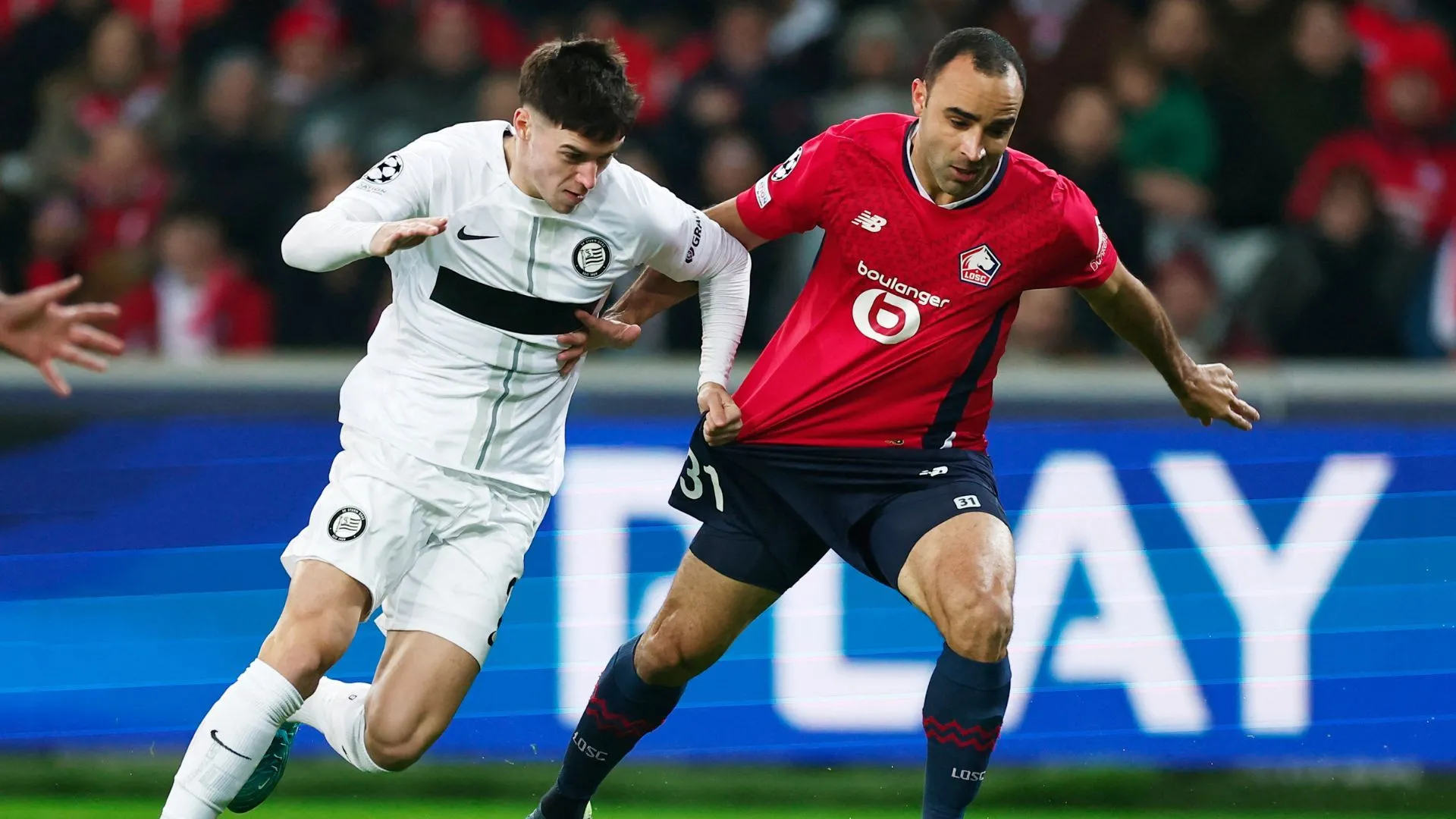 Max Johnston trong màu áo Sturm Graz đang thi đấu trên sân