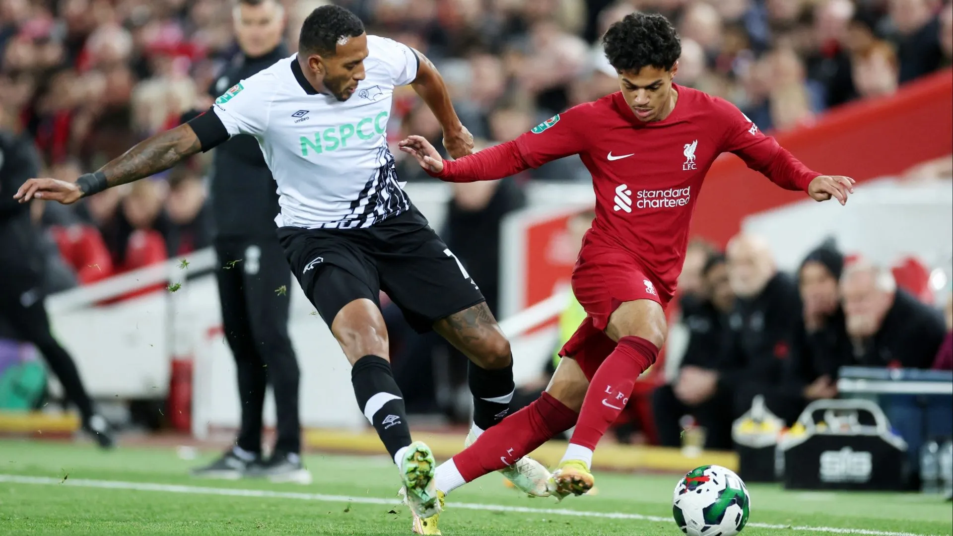 Nathaniel Mendez-Laing thi đấu cho Derby County tại League One