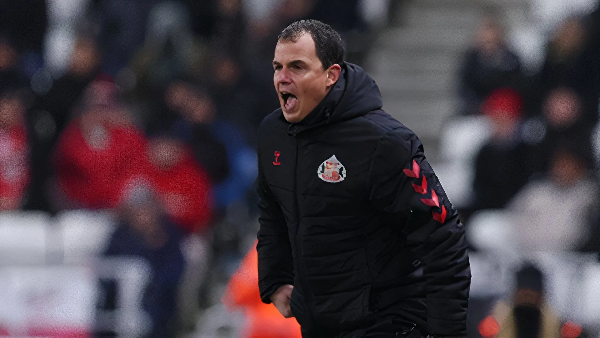 Regis Le Bris HLV Sunderland đang chỉ đạo các học trò trên sân tập