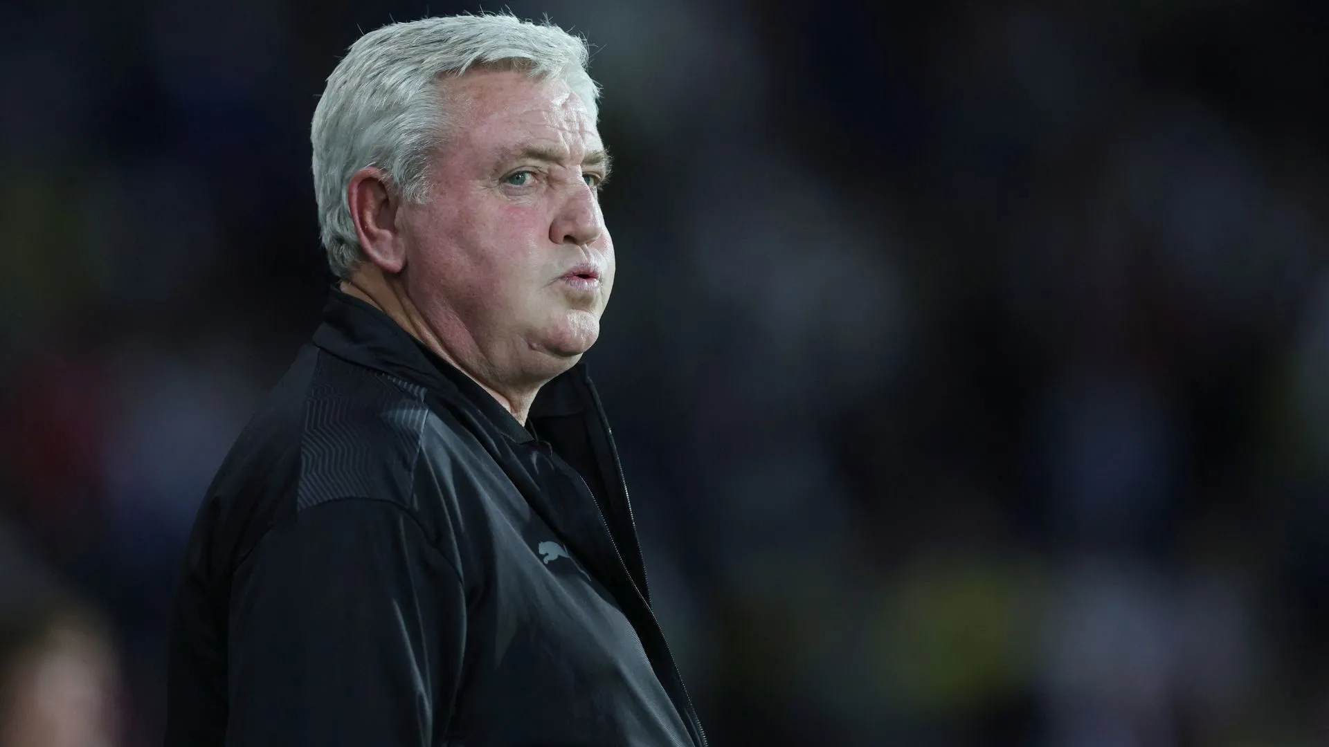 Steve Bruce trả lời phỏng vấn về tình hình nhân sự của Blackpool