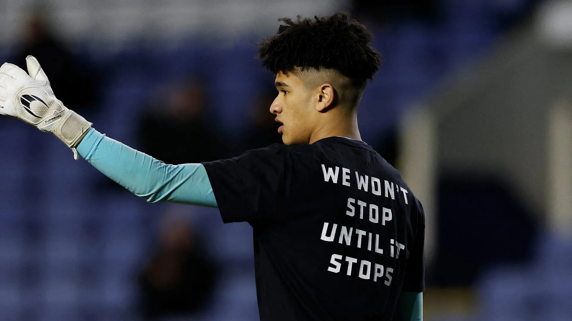 Thủ môn trẻ Pierce Charles, niềm hy vọng ở khung gỗ Sheffield Wednesday