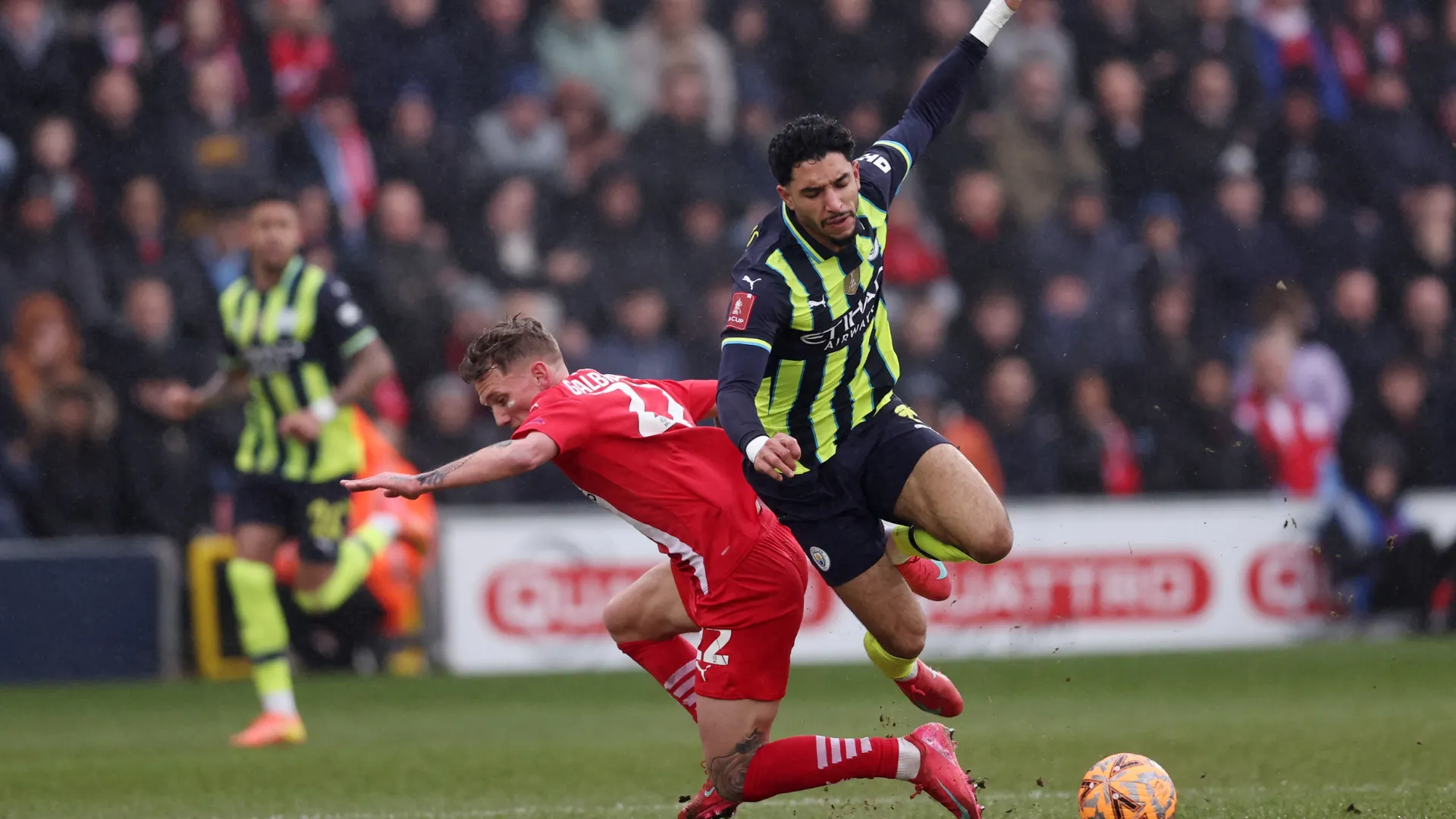 Tiền vệ Ethan Galbraith trong màu áo Leyton Orient