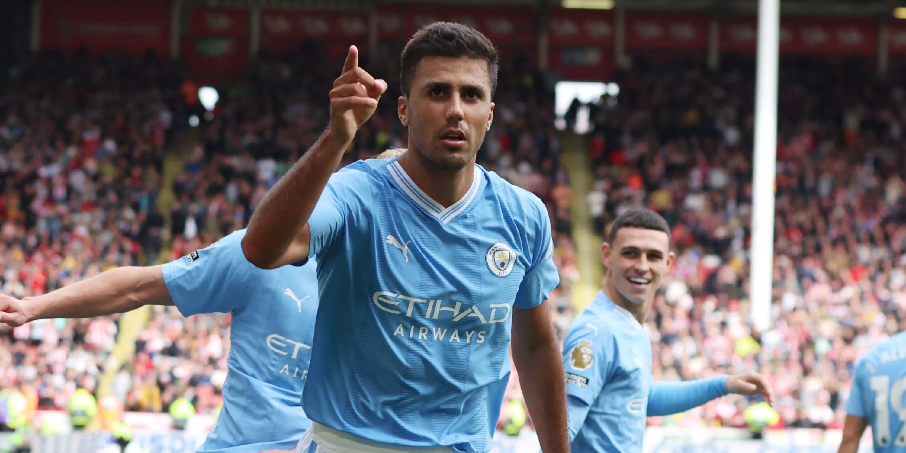 Tiền vệ Rodri của Manchester City ăn mừng bàn thắng