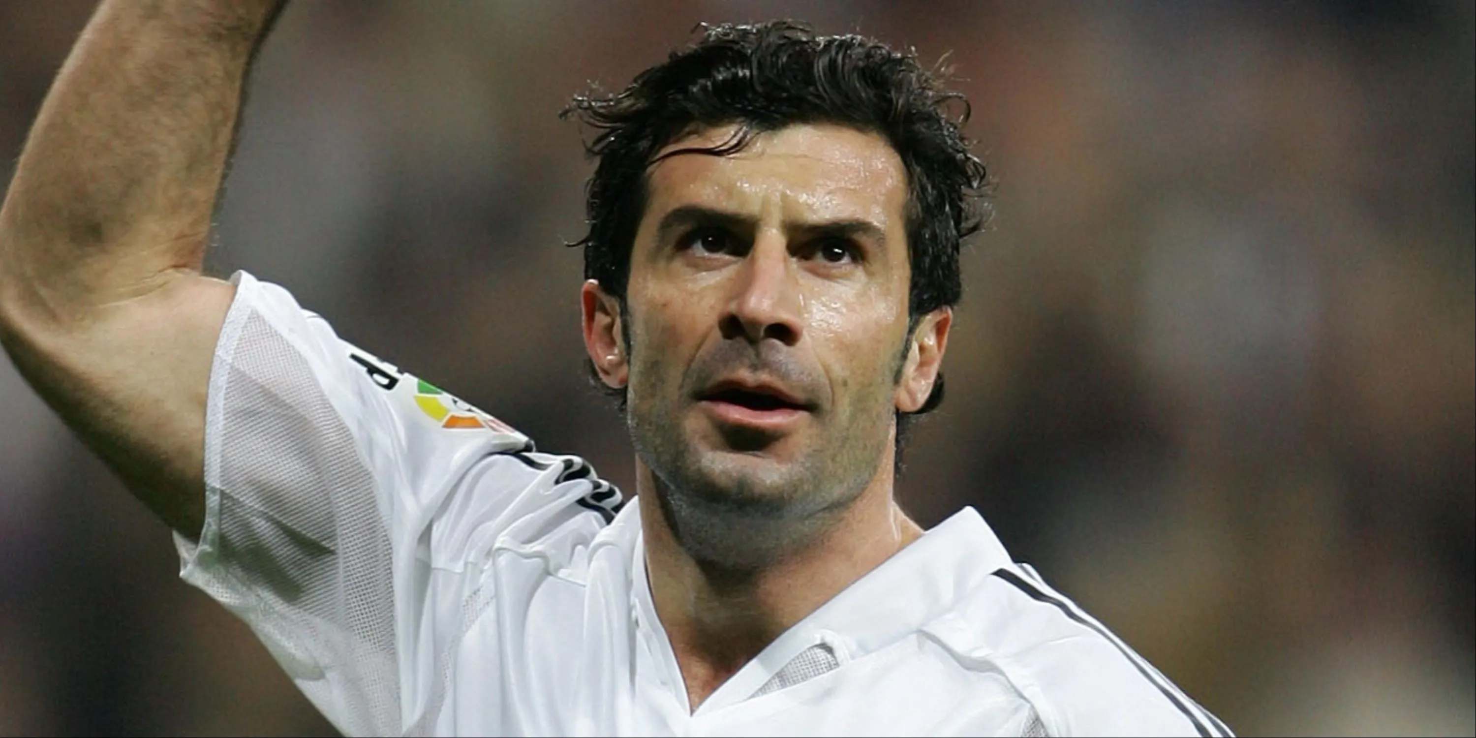 Tiền vệ tài hoa Luis Figo trong màu áo Real Madrid