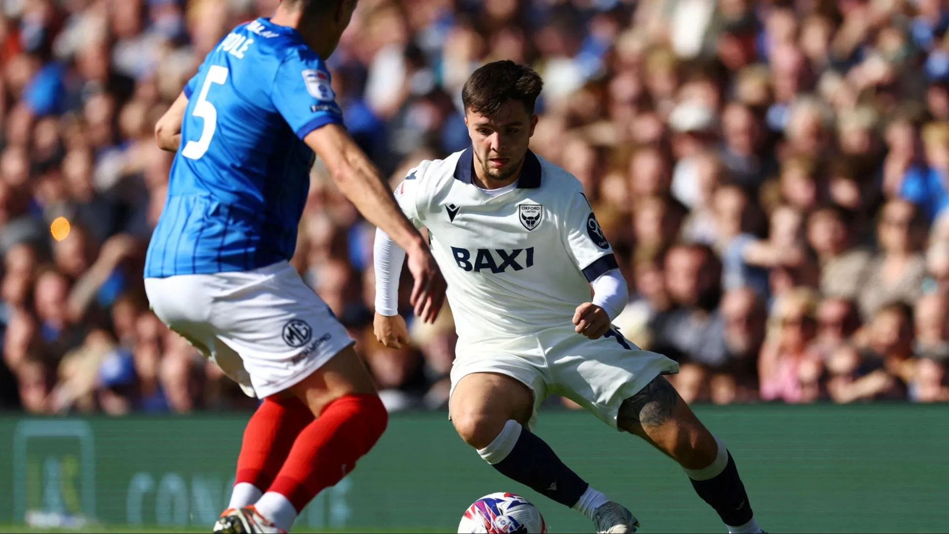 Tiền vệ trẻ Tyler Goodrham thi đấu cho Oxford United.