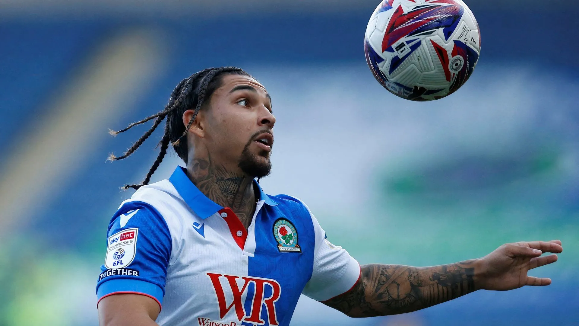 Tiền vệ Tyrhys Dolan trong màu áo Blackburn Rovers