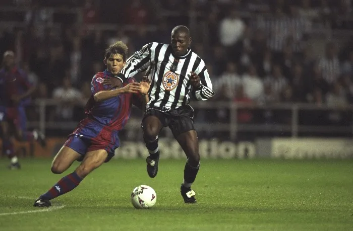 Tino Asprilla thi đấu cho Newcastle United, một cầu thủ Nam Mỹ tại Premier League.