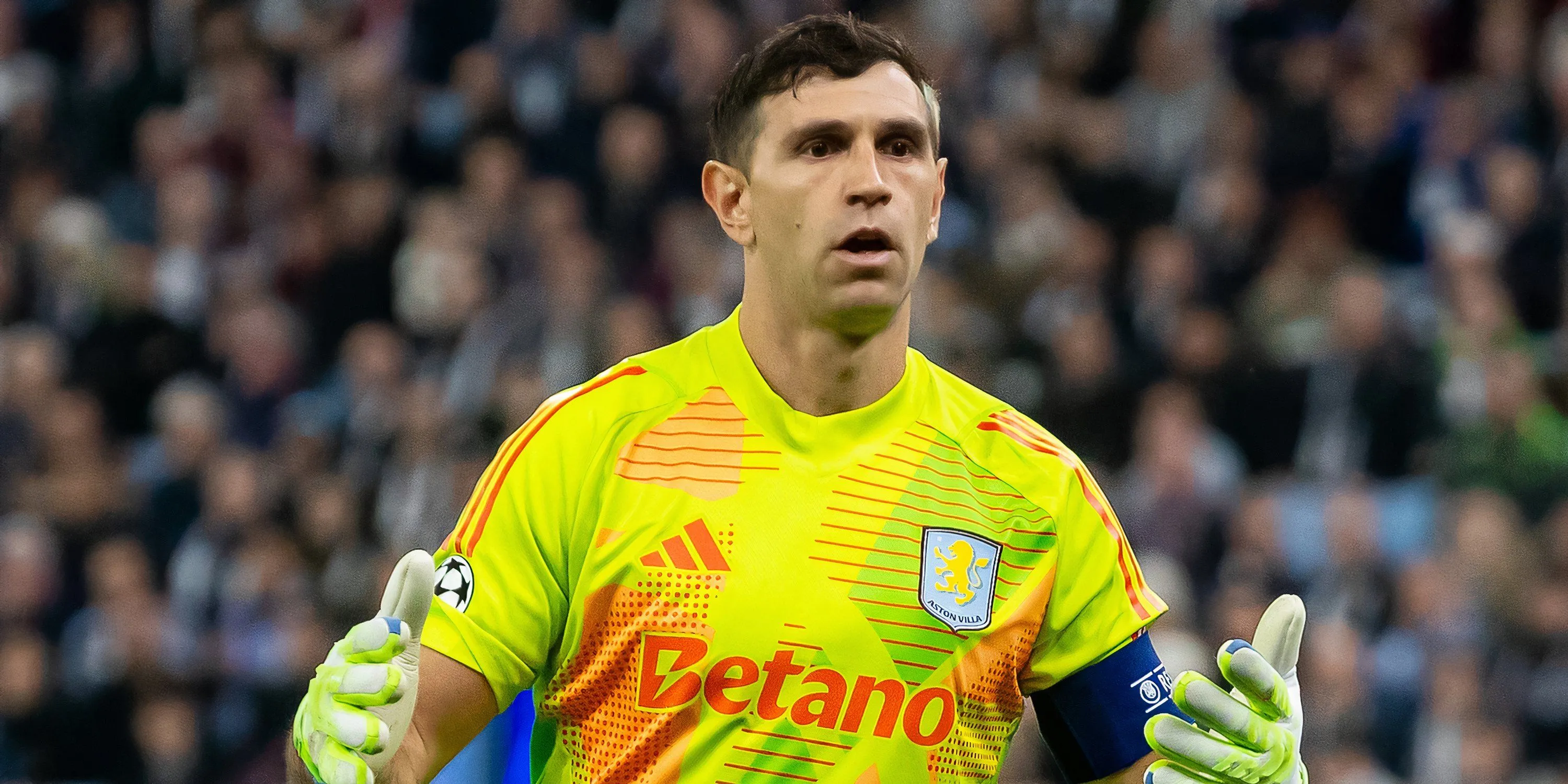 Emiliano Martinez thi đấu cho Aston Villa tại Premier League