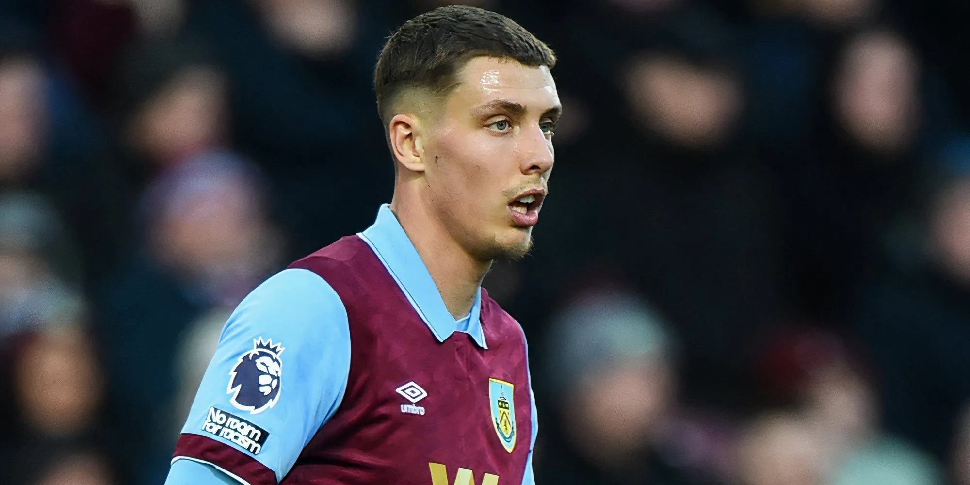 Hậu vệ Maxime Esteve trong màu áo Burnley, mục tiêu chuyển nhượng của Everton