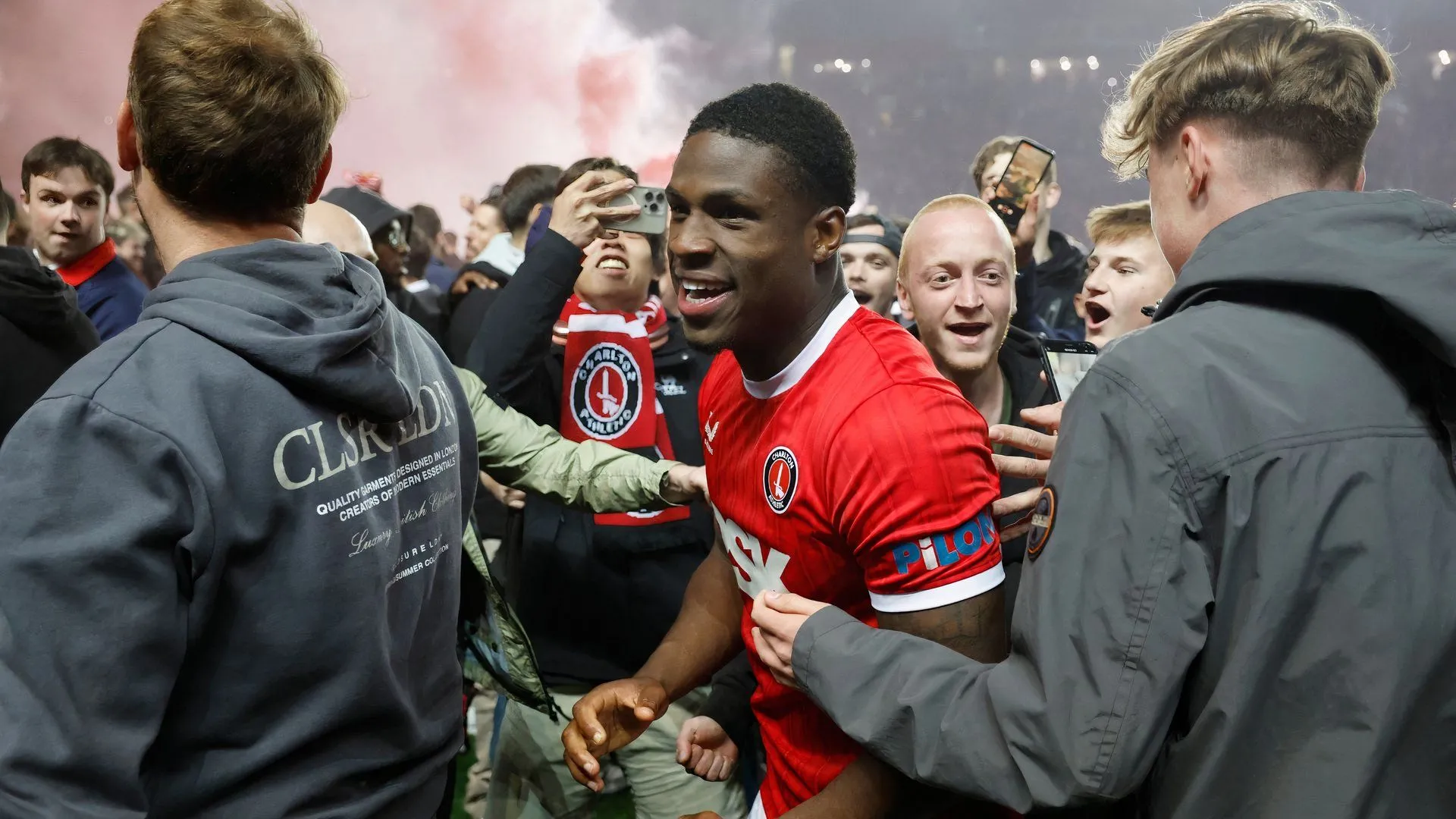 Hậu vệ Thierry Small trong màu áo mới của Preston North End sau khi rời Charlton.