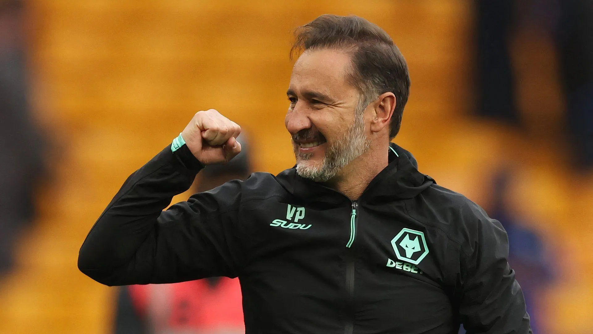 HLV Vitor Pereira trên sân tập của Wolves