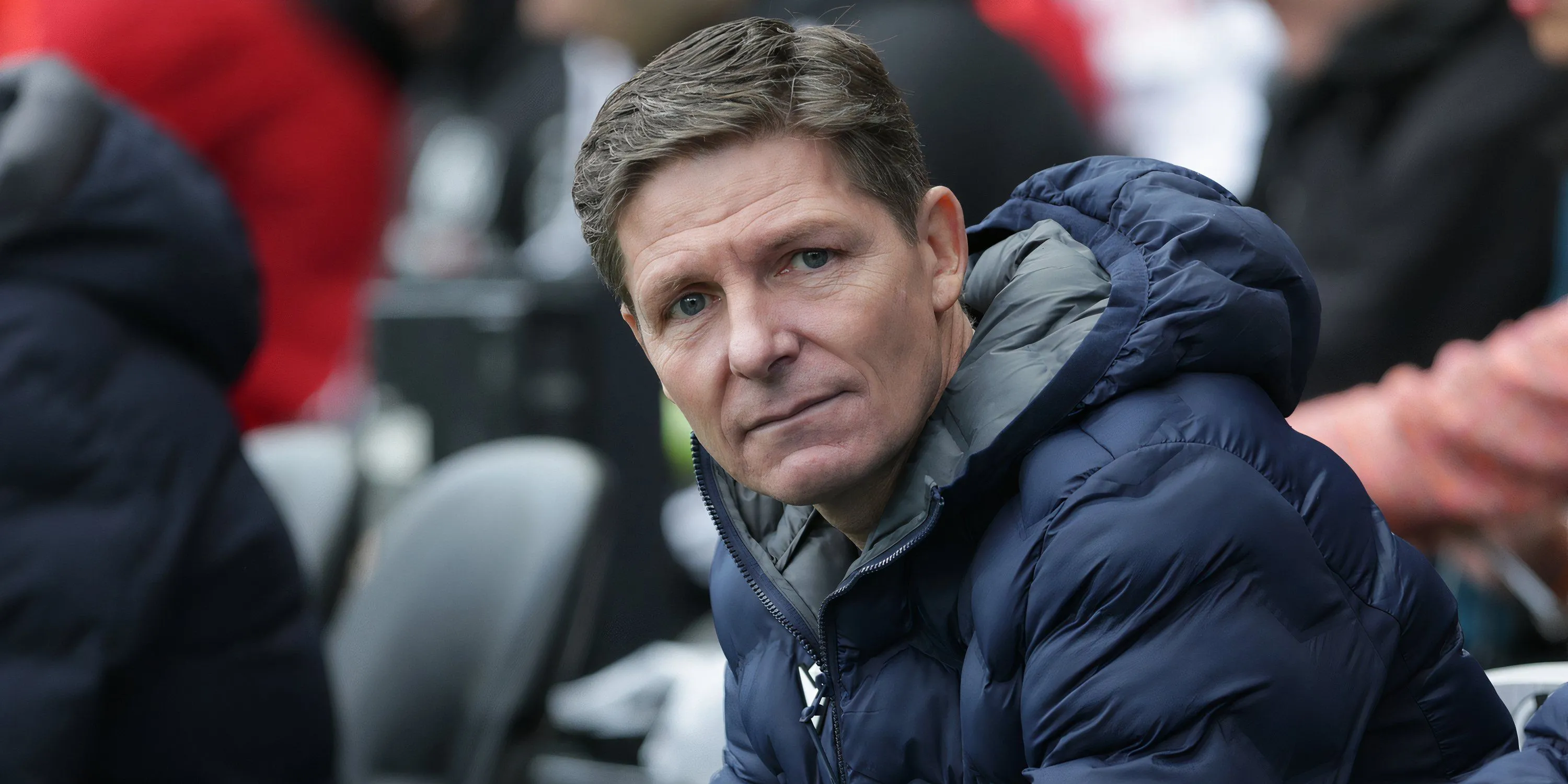 Huấn luyện viên Oliver Glasner chỉ đạo từ khu vực kỹ thuật của Crystal Palace
