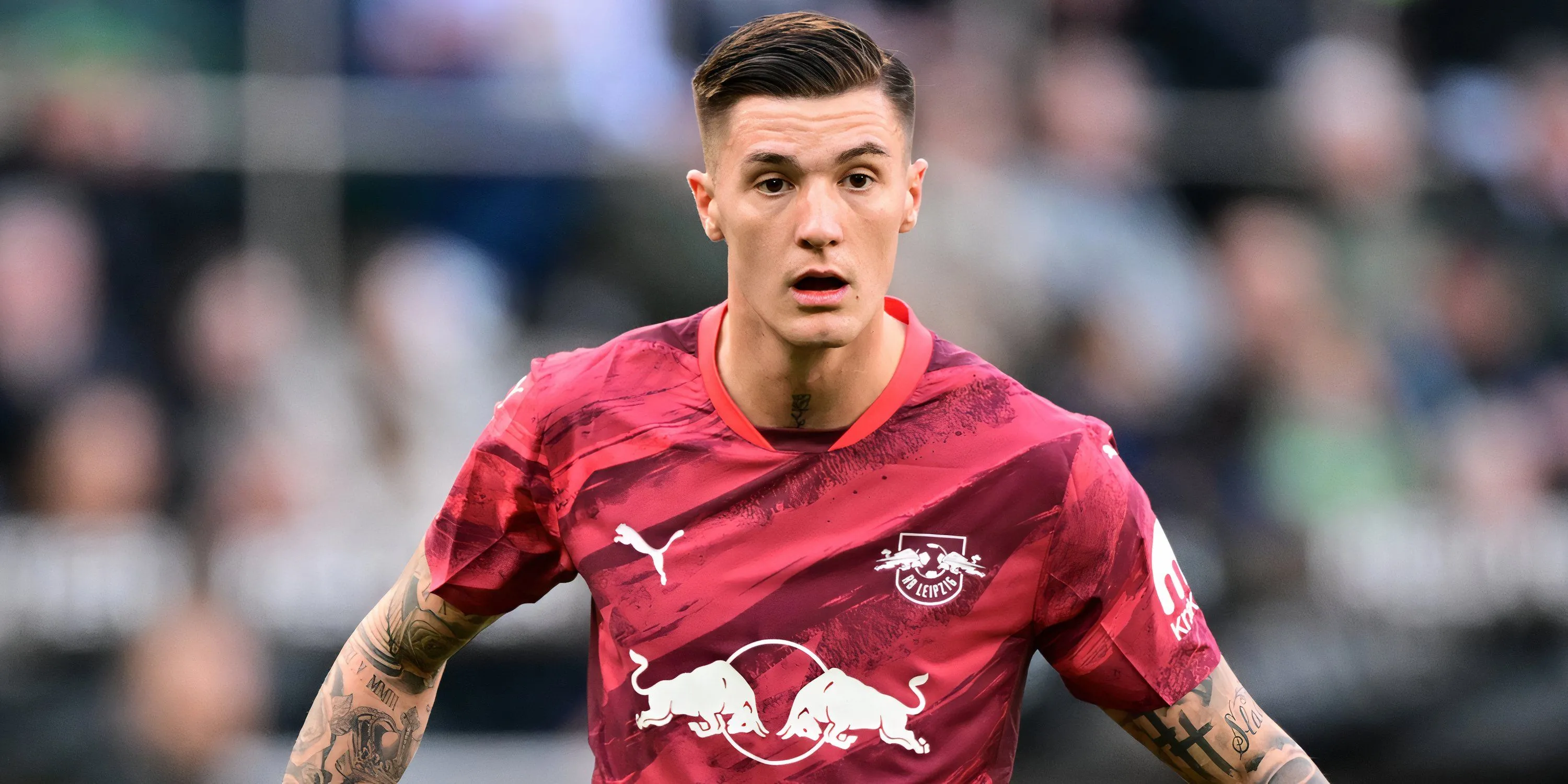Tiền đạo Benjamin Sesko trong màu áo RB Leipzig thi đấu