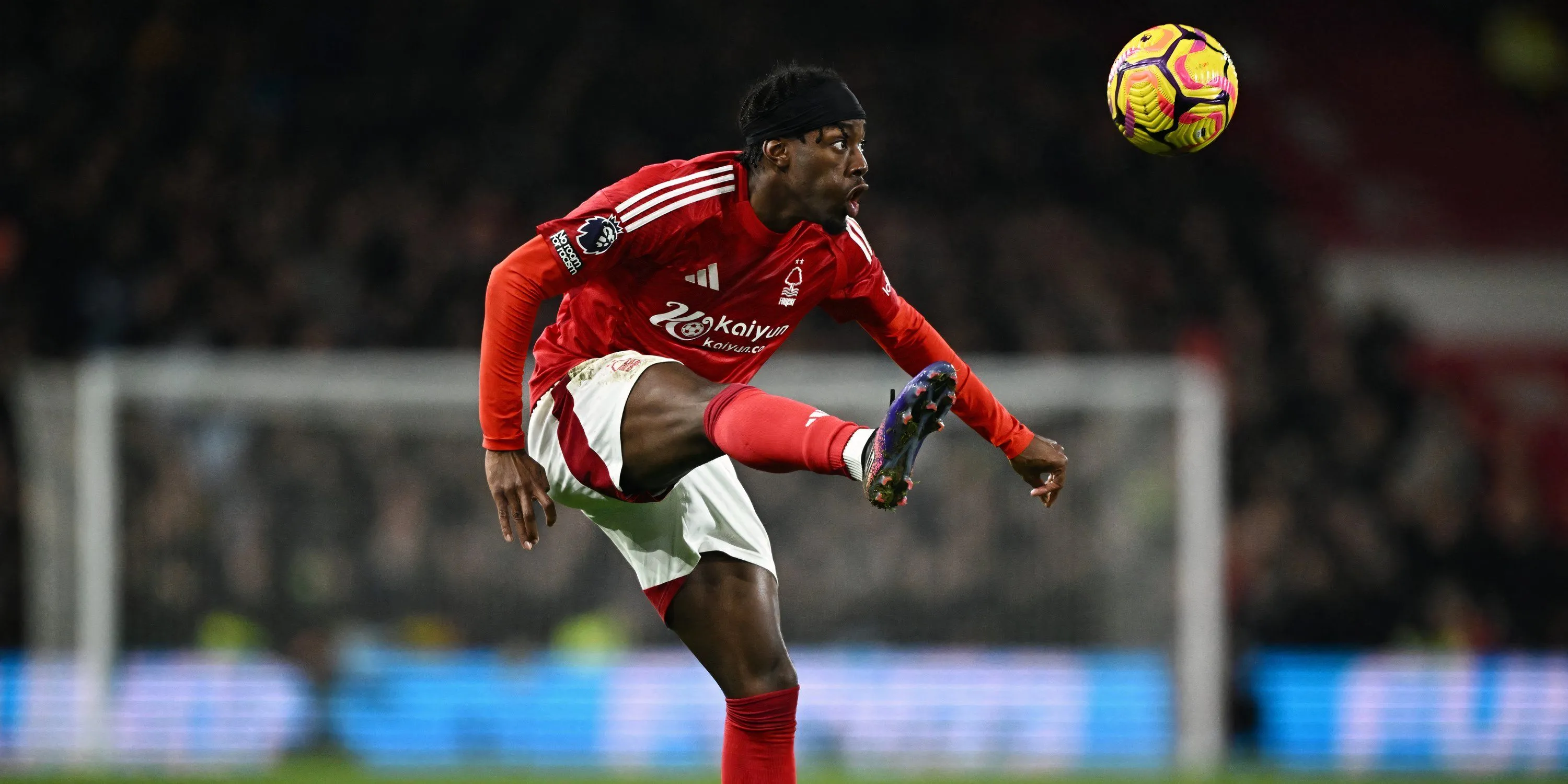 Anthony Elanga thi đấu cho Nottingham Forest trước khi gia nhập Newcastle