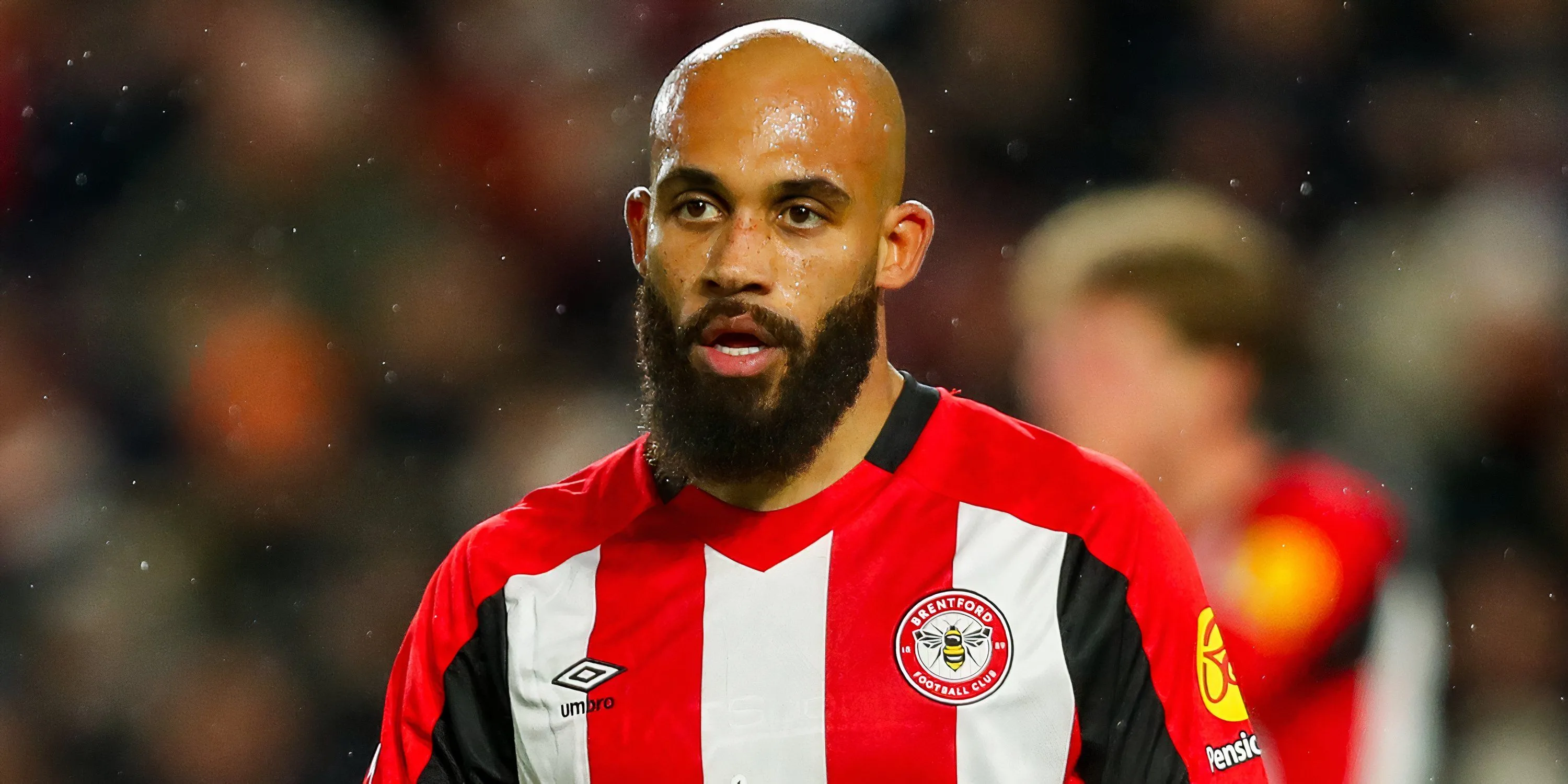 Bryan Mbeumo trong màu áo Brentford, hình ảnh thể hiện nỗ lực trên sân cỏ