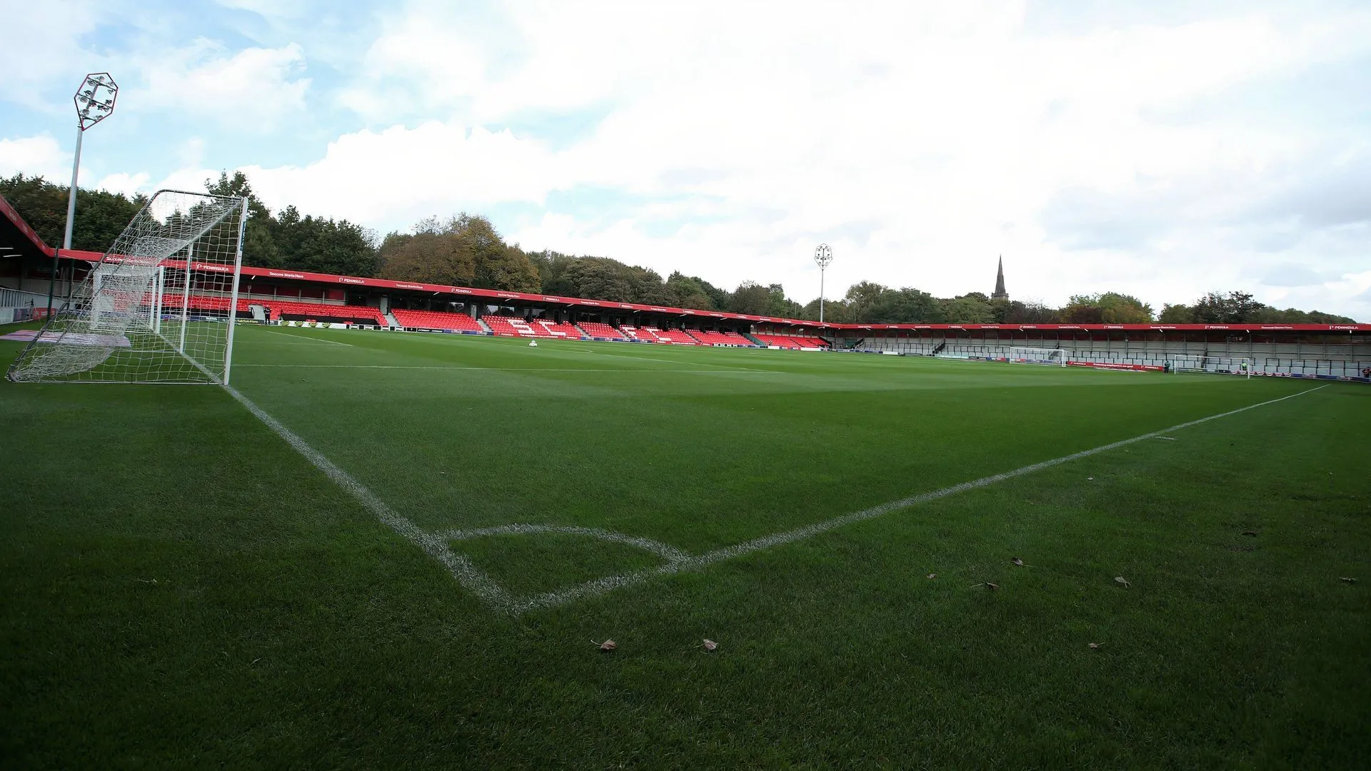 Cận cảnh sân Peninsula Stadium, sân nhà của Salford City