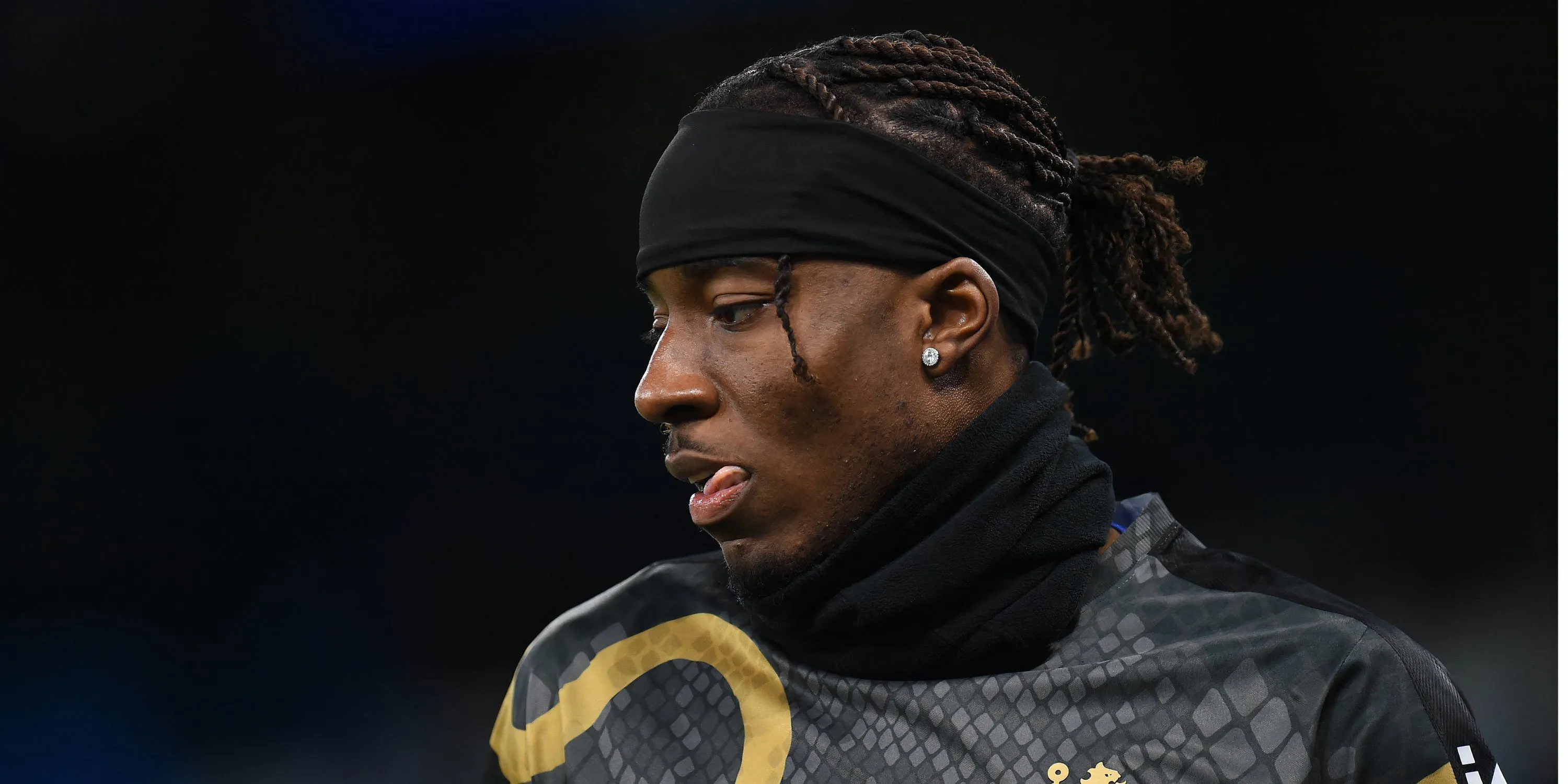 Cầu thủ chạy cánh Noni Madueke trong màu áo Chelsea
