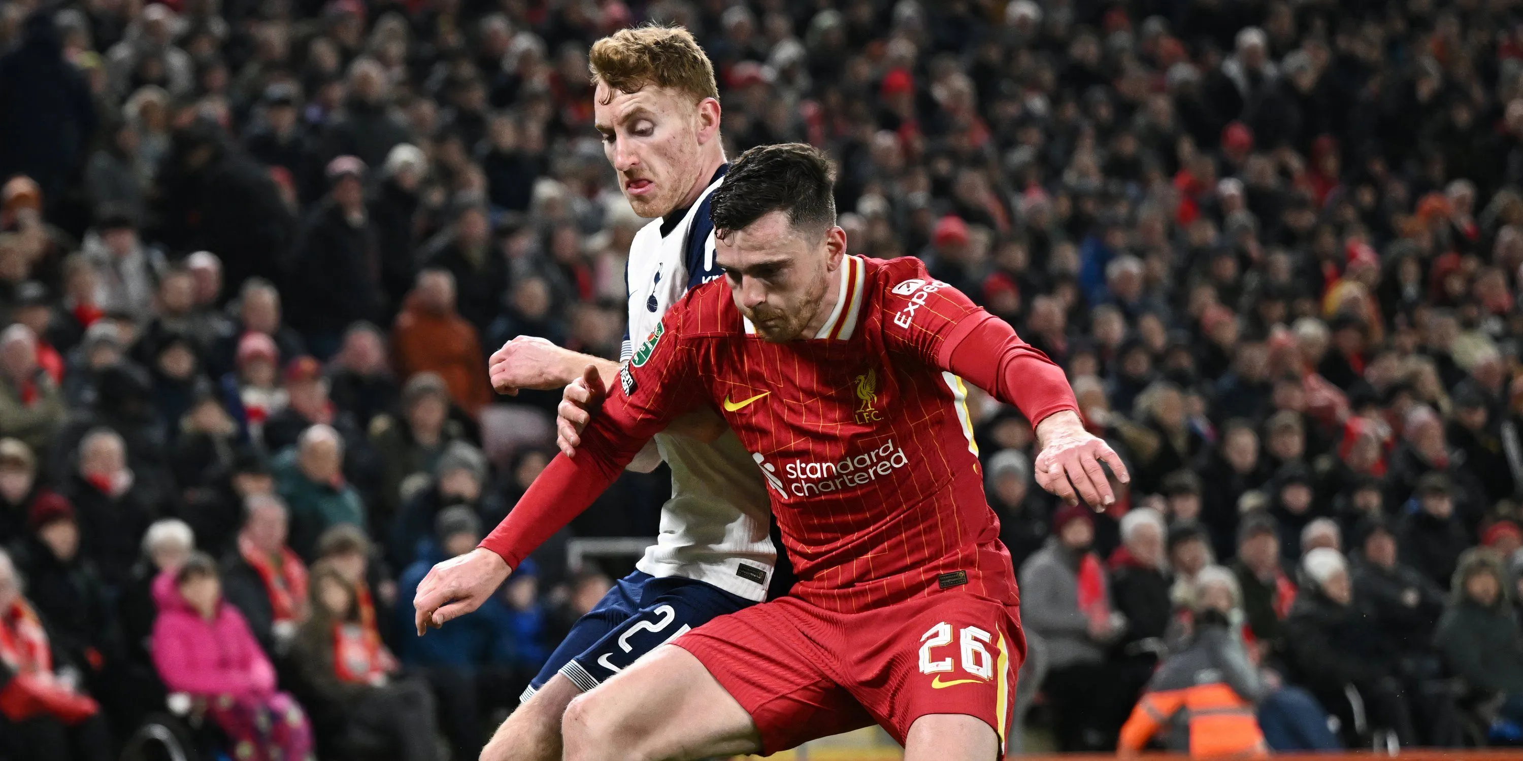 Dejan Kulusevski của Tottenham đối đầu với Liverpool