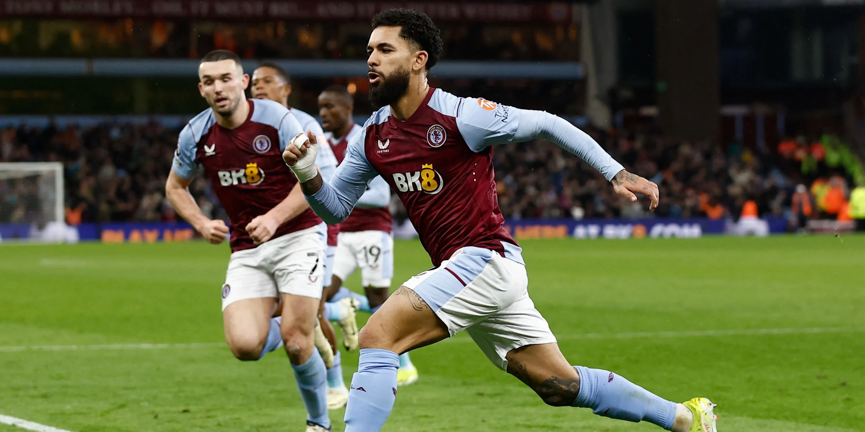 Douglas Luiz, tiền vệ đầy tiềm năng, được kỳ vọng sẽ tìm lại phong độ đỉnh cao tại Everton nếu tái hợp với David Moyes.