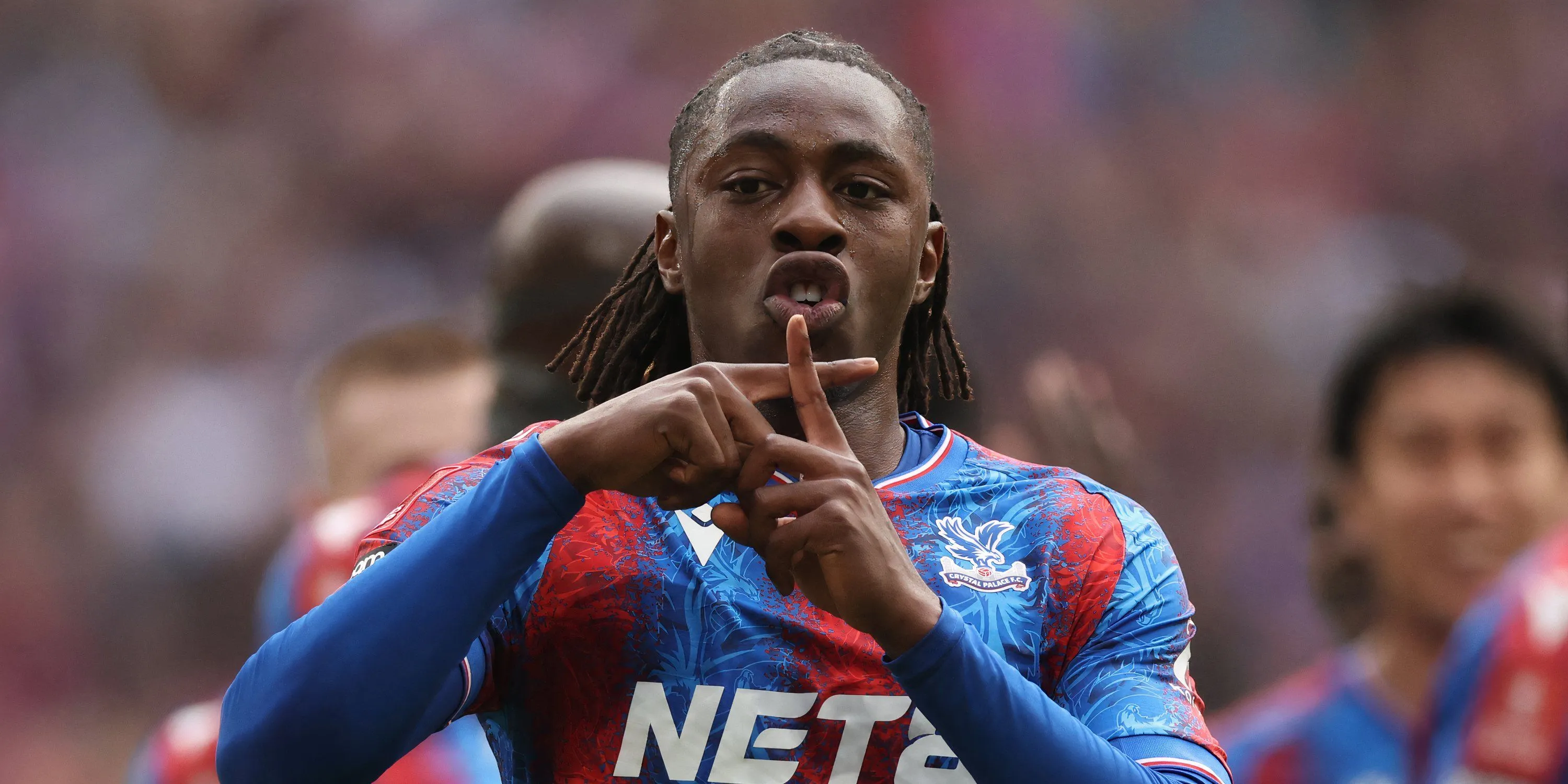 Eberechi Eze trong màu áo Crystal Palace giữa tin đồn chuyển nhượng Arsenal