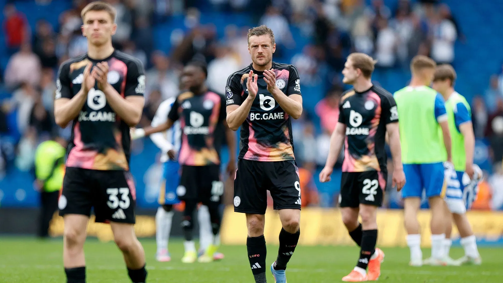 Jamie Vardy và các đồng đội Leicester City ăn mừng, khoảnh khắc đoàn kết làm nên lịch sử của Bầy Cáo