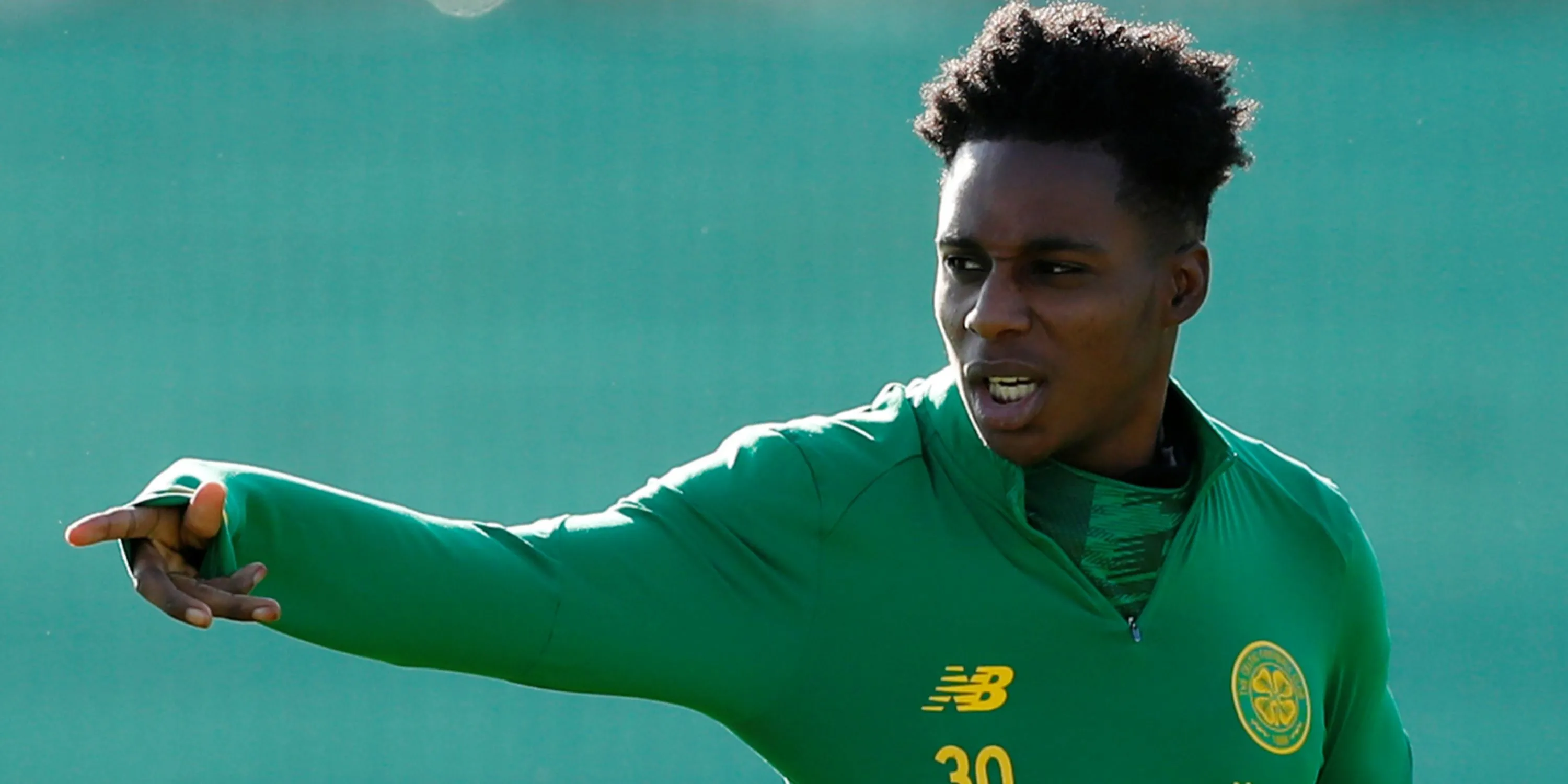 Jeremie Frimpong trong giai đoạn đỉnh cao tại Celtic dưới thời Neil Lennon, hình ảnh gợi nhớ về thành công rực rỡ của cầu thủ này trước khi chuyển đến Leverkusen.