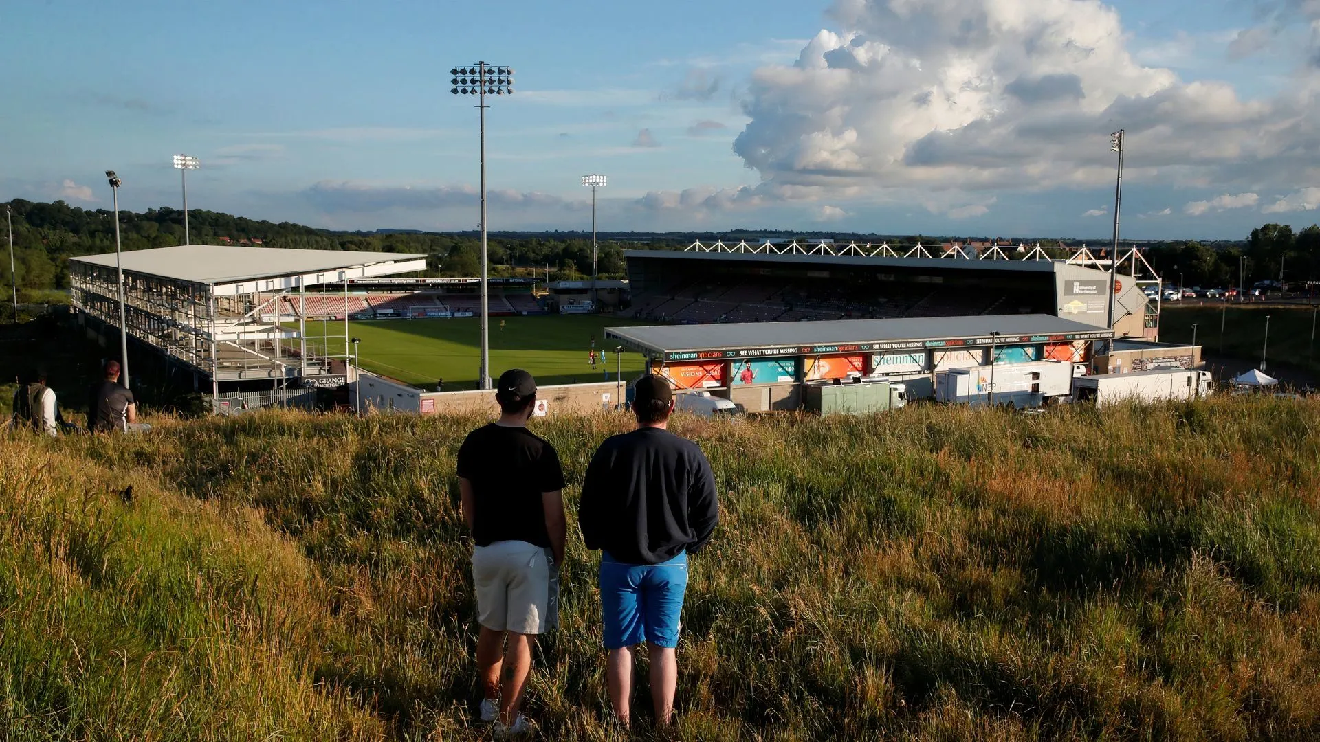 Sân vận động Sixfields của Northampton Town nhìn từ trên cao