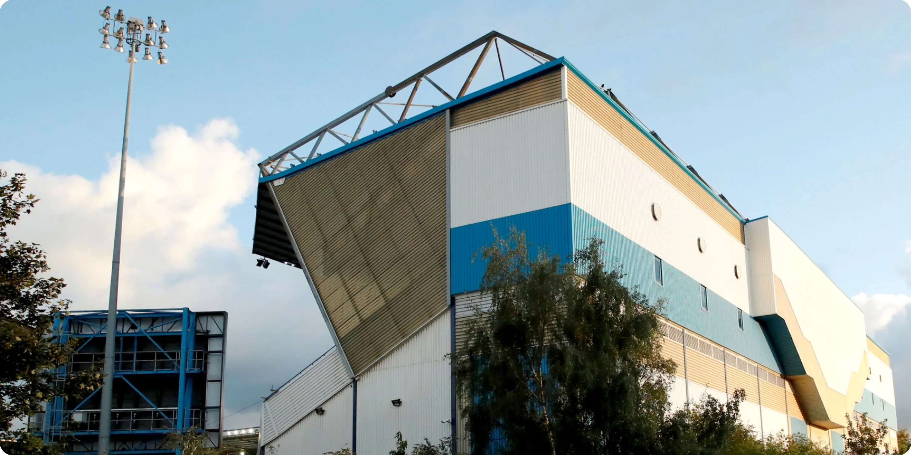 Sân vận động St Andrew's của Birmingham City, nơi Troy Deeney phải đối mặt với áp lực tâm lý đặc biệt.
