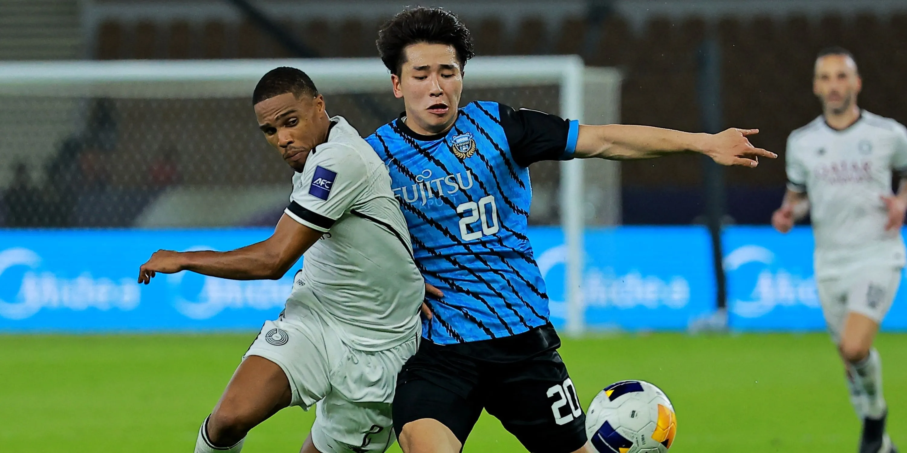 Shin Yamada trong màu áo Kawasaki Frontale thi đấu tại J1 League
