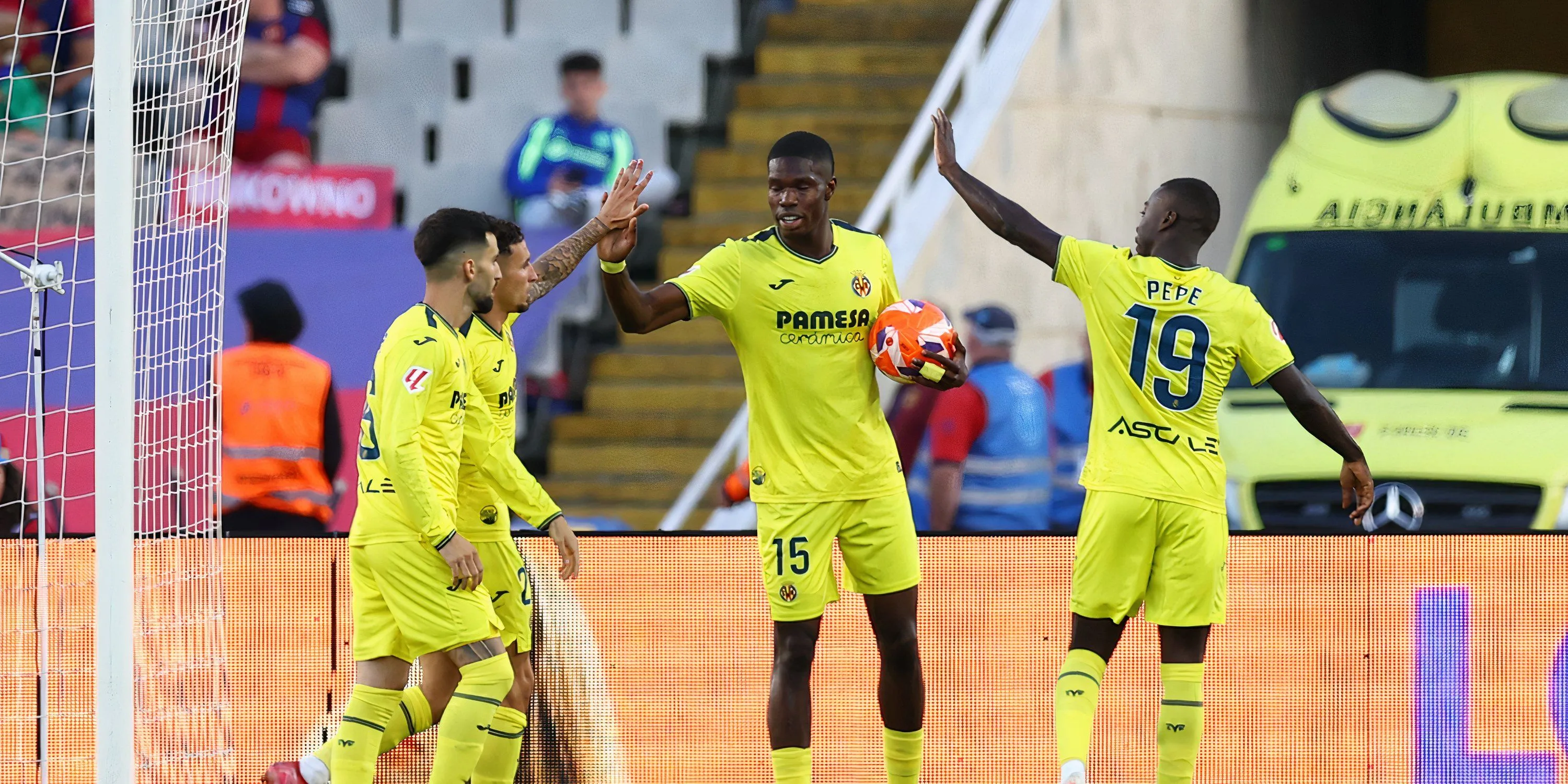 Thierno Barry, một trong những mục tiêu chuyển nhượng của David Moyes nhằm tăng cường tuyến tiền vệ cho Everton.