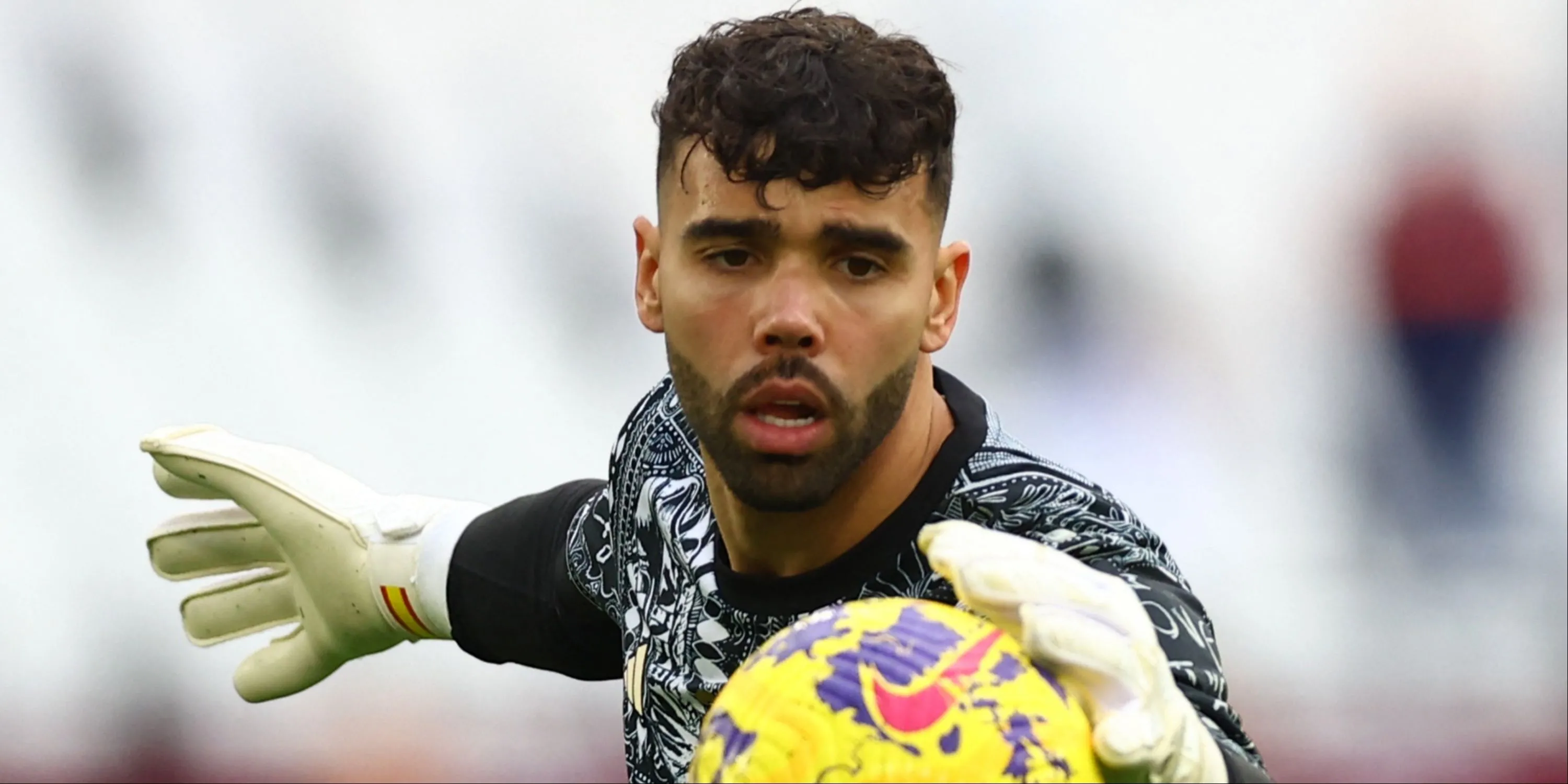 Thủ môn David Raya thi đấu cho Arsenal